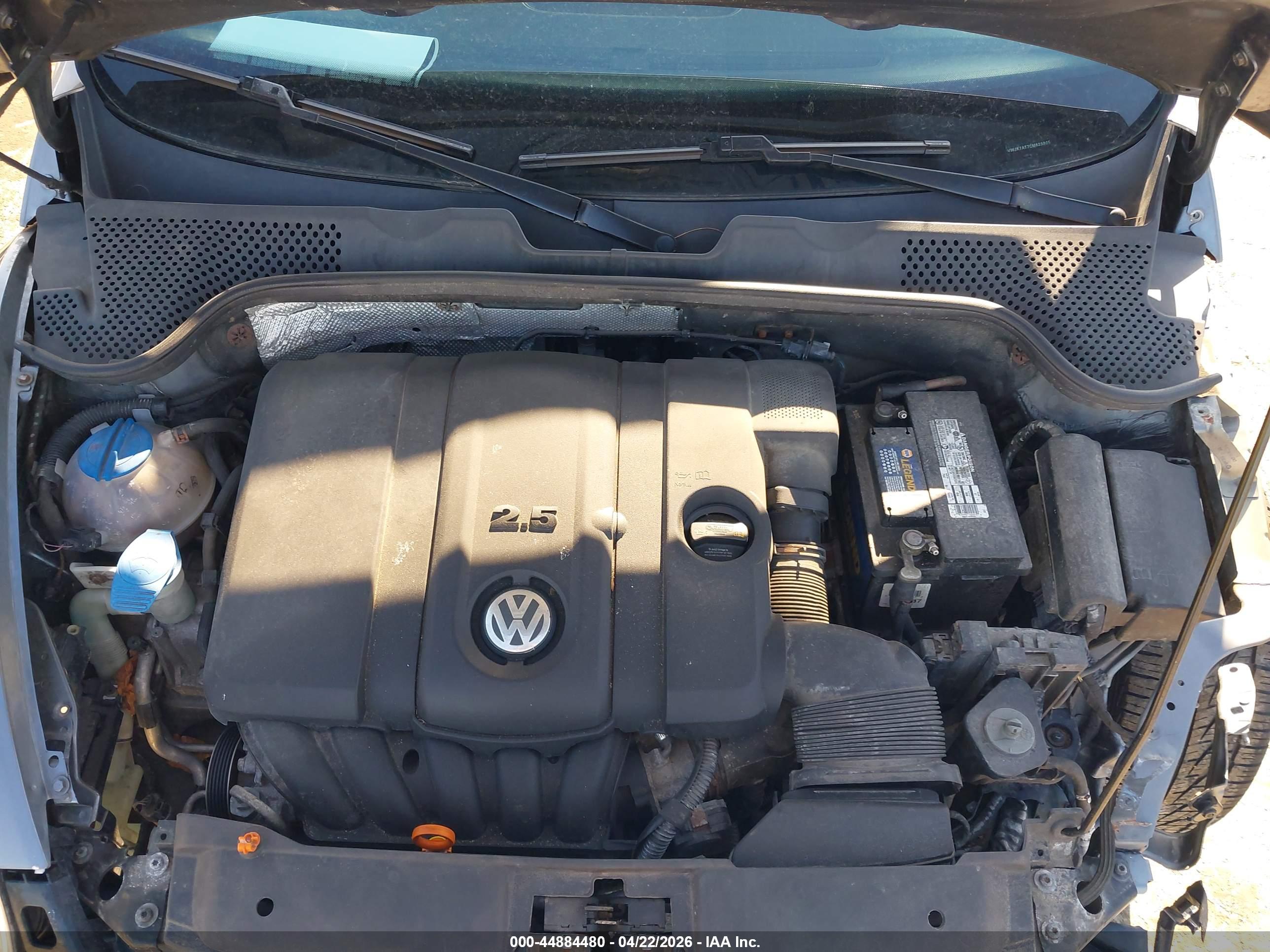 VOLKSWAGEN BEETLE image 10