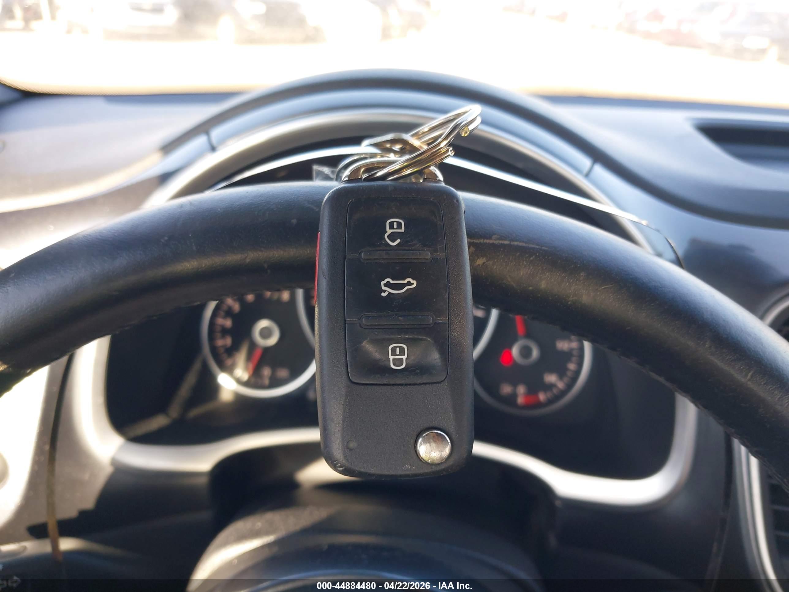 VOLKSWAGEN BEETLE image 11