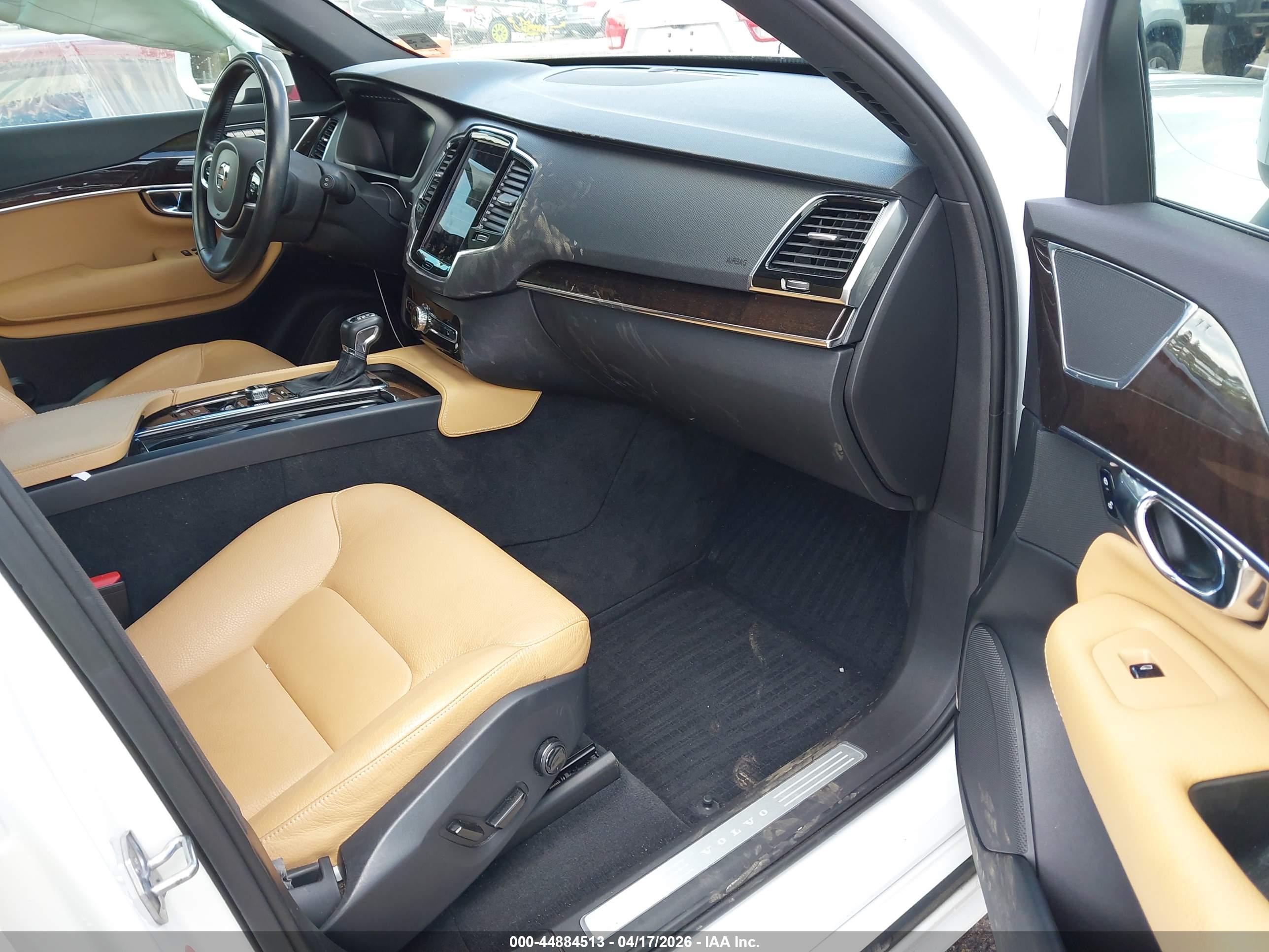 VOLVO XC90 image 5