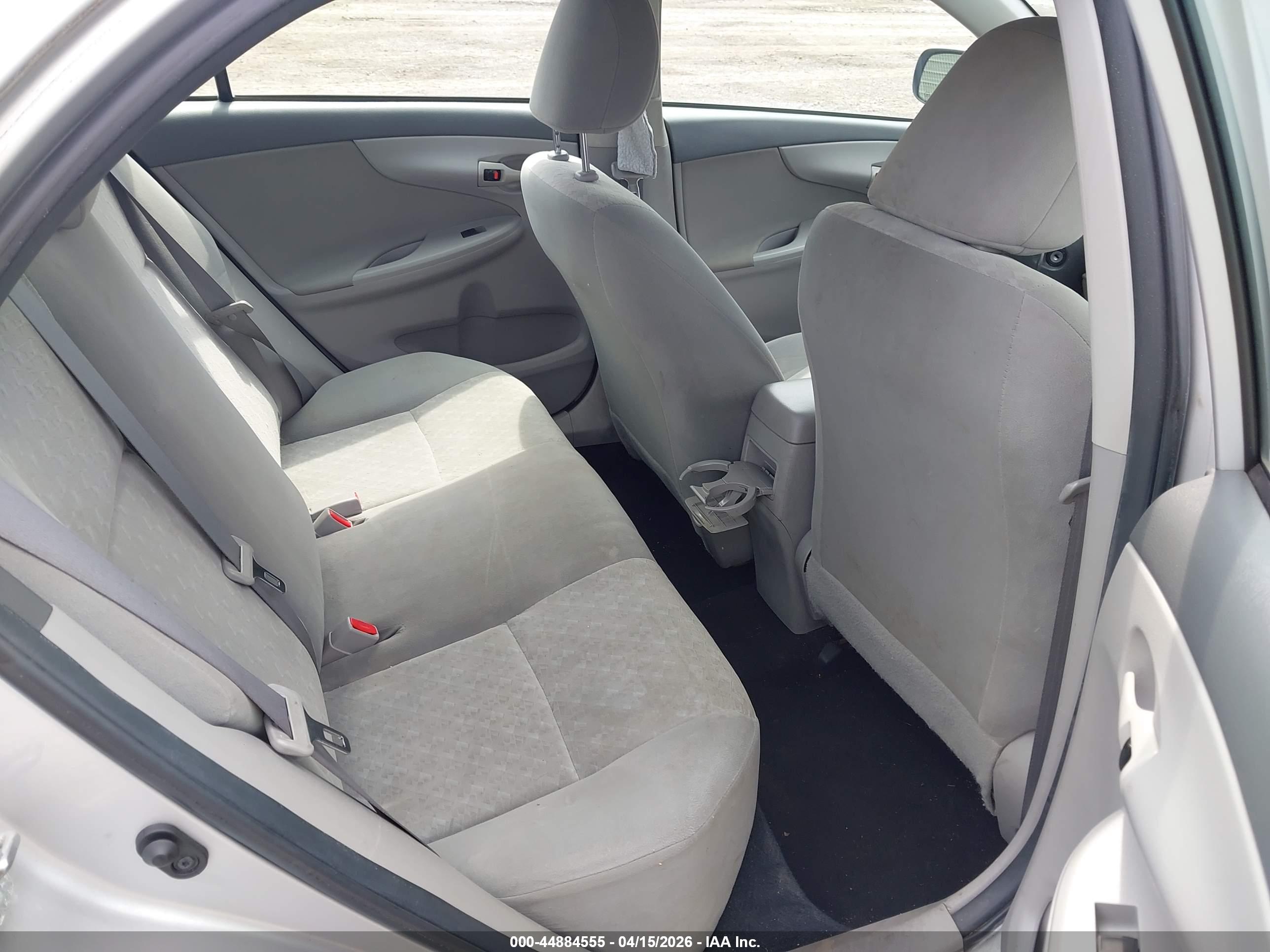 TOYOTA COROLLA image 8