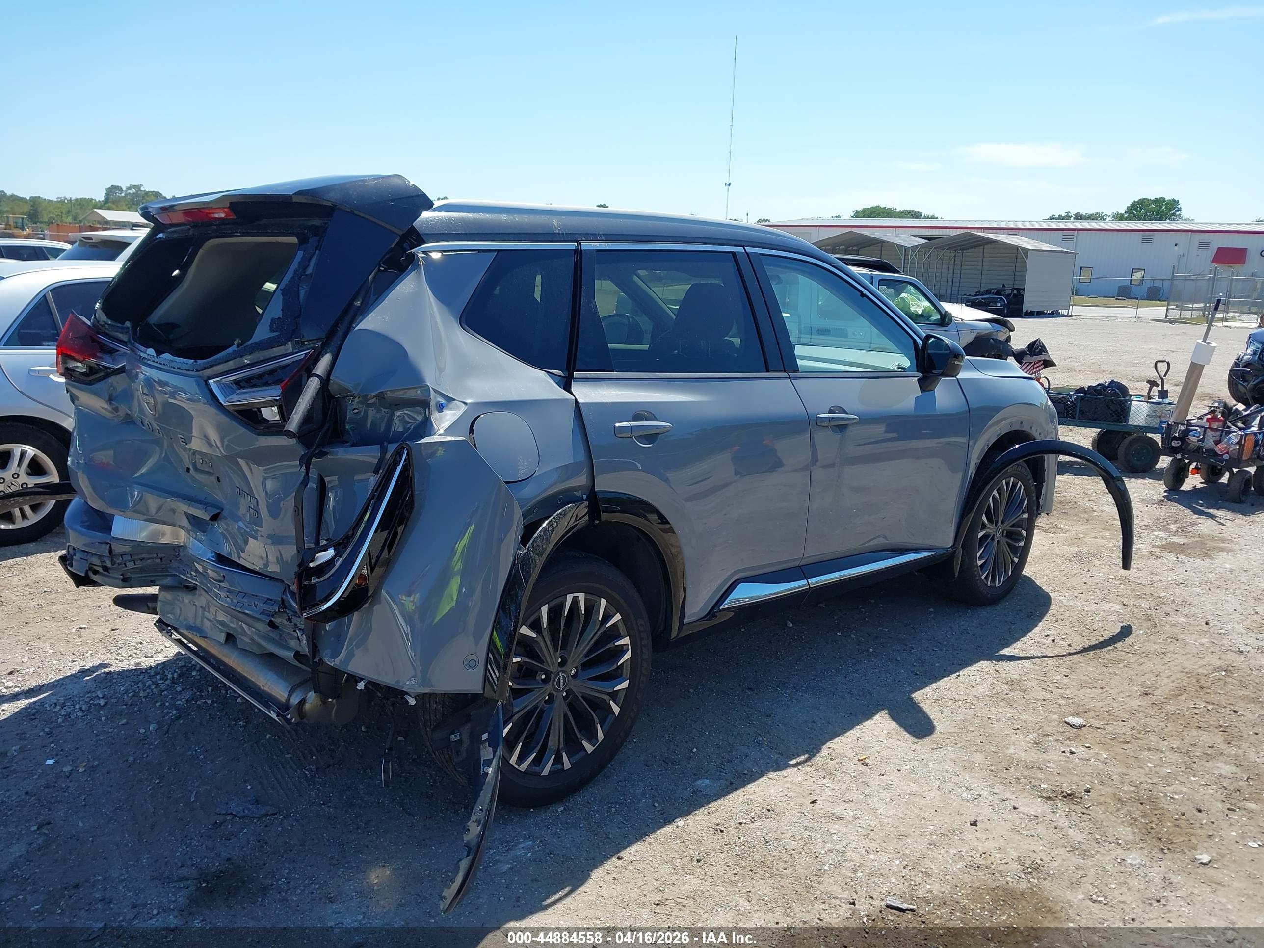 NISSAN ROGUE image 4