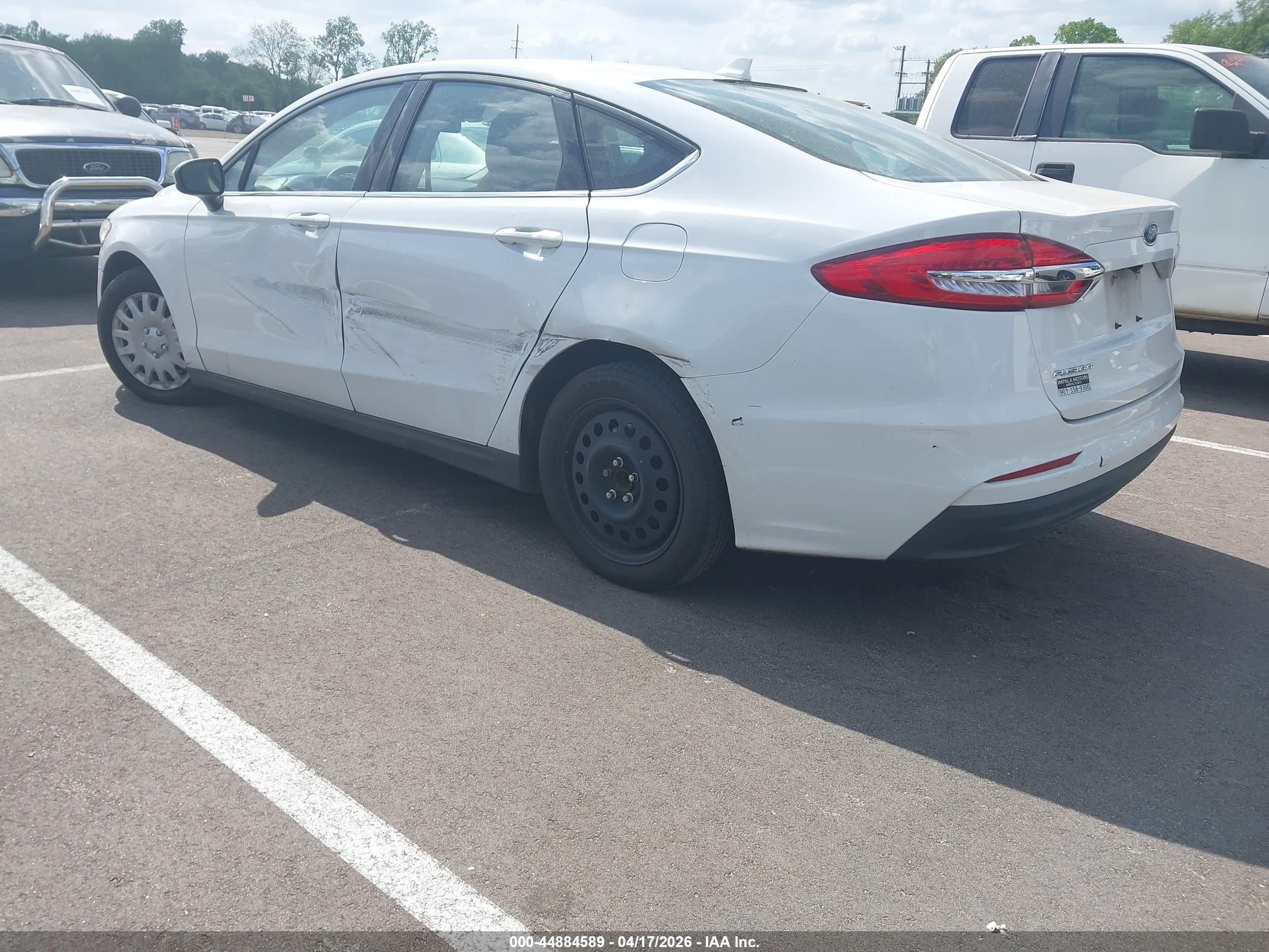 FORD FUSION image 3