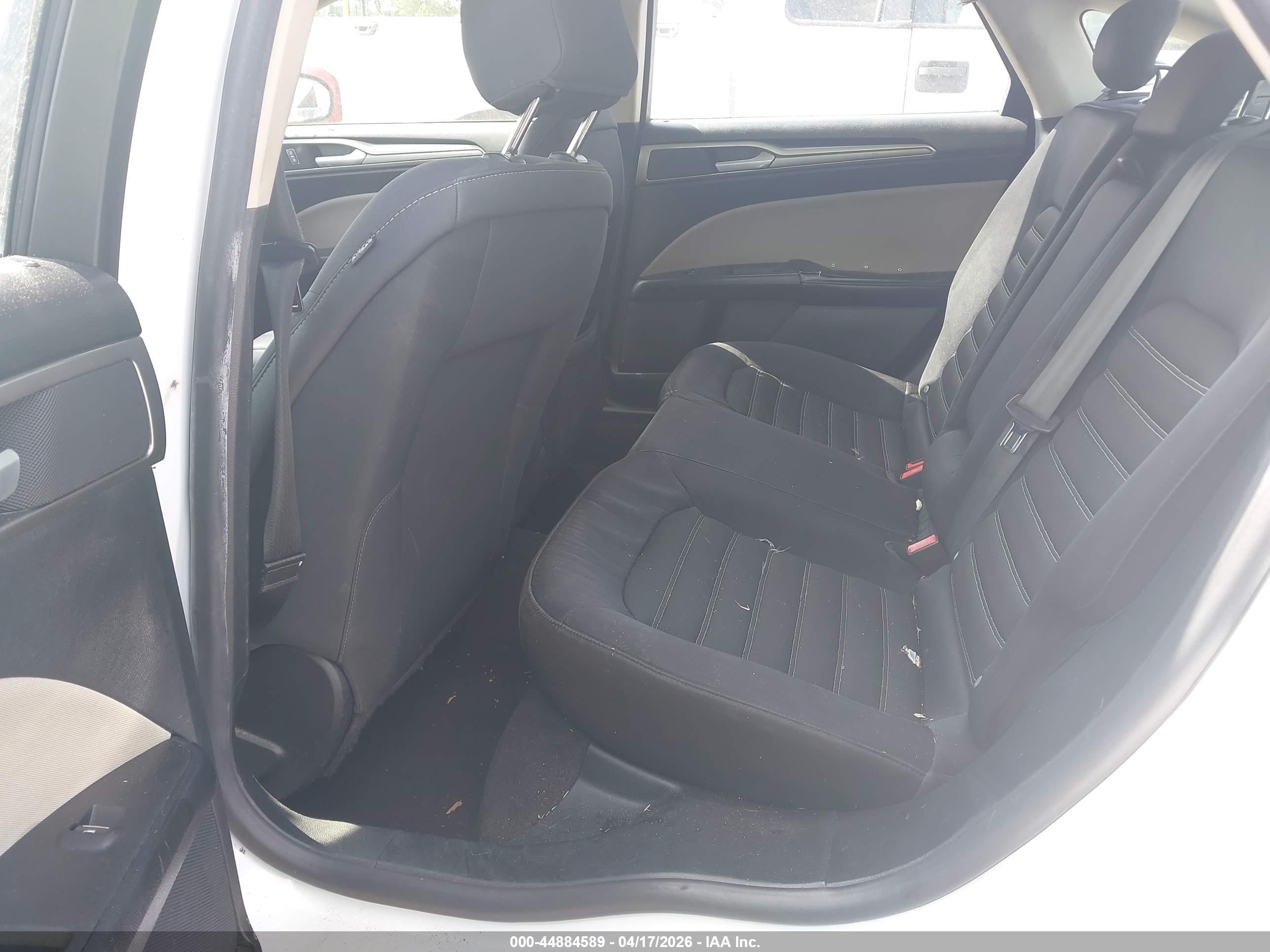FORD FUSION image 8