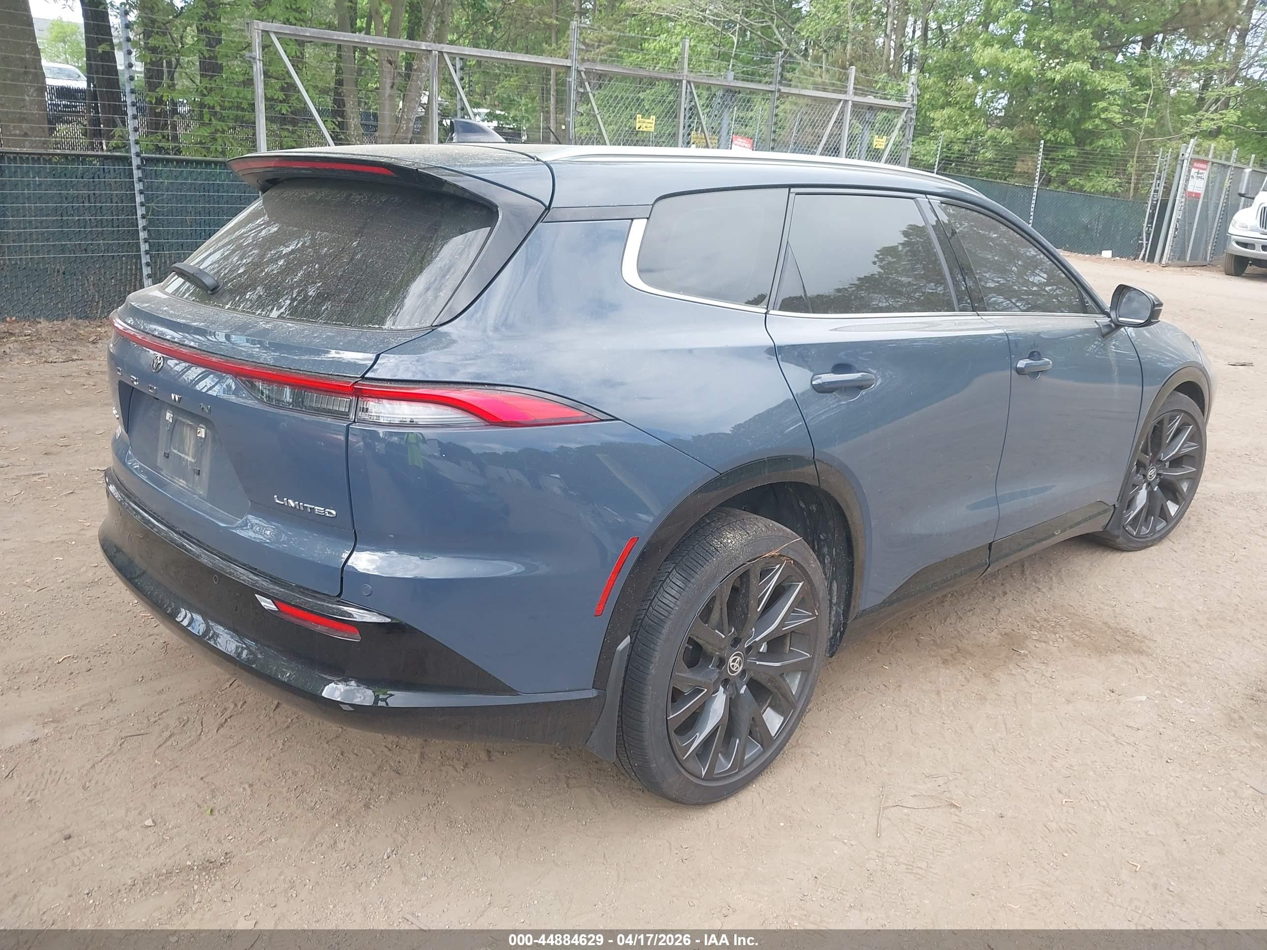 TOYOTA CROWN image 4