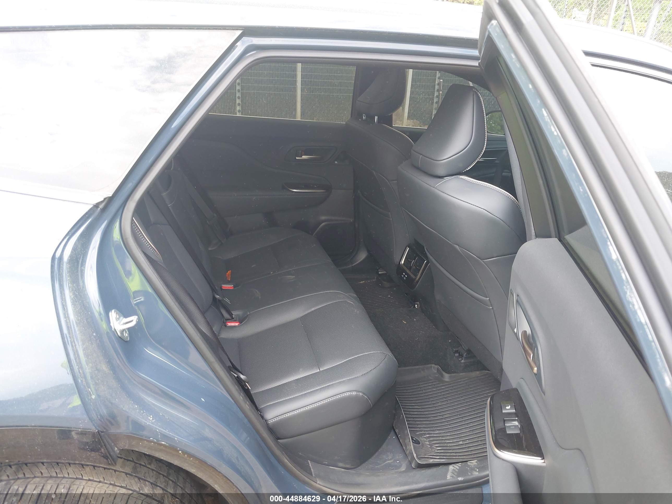 TOYOTA CROWN image 8