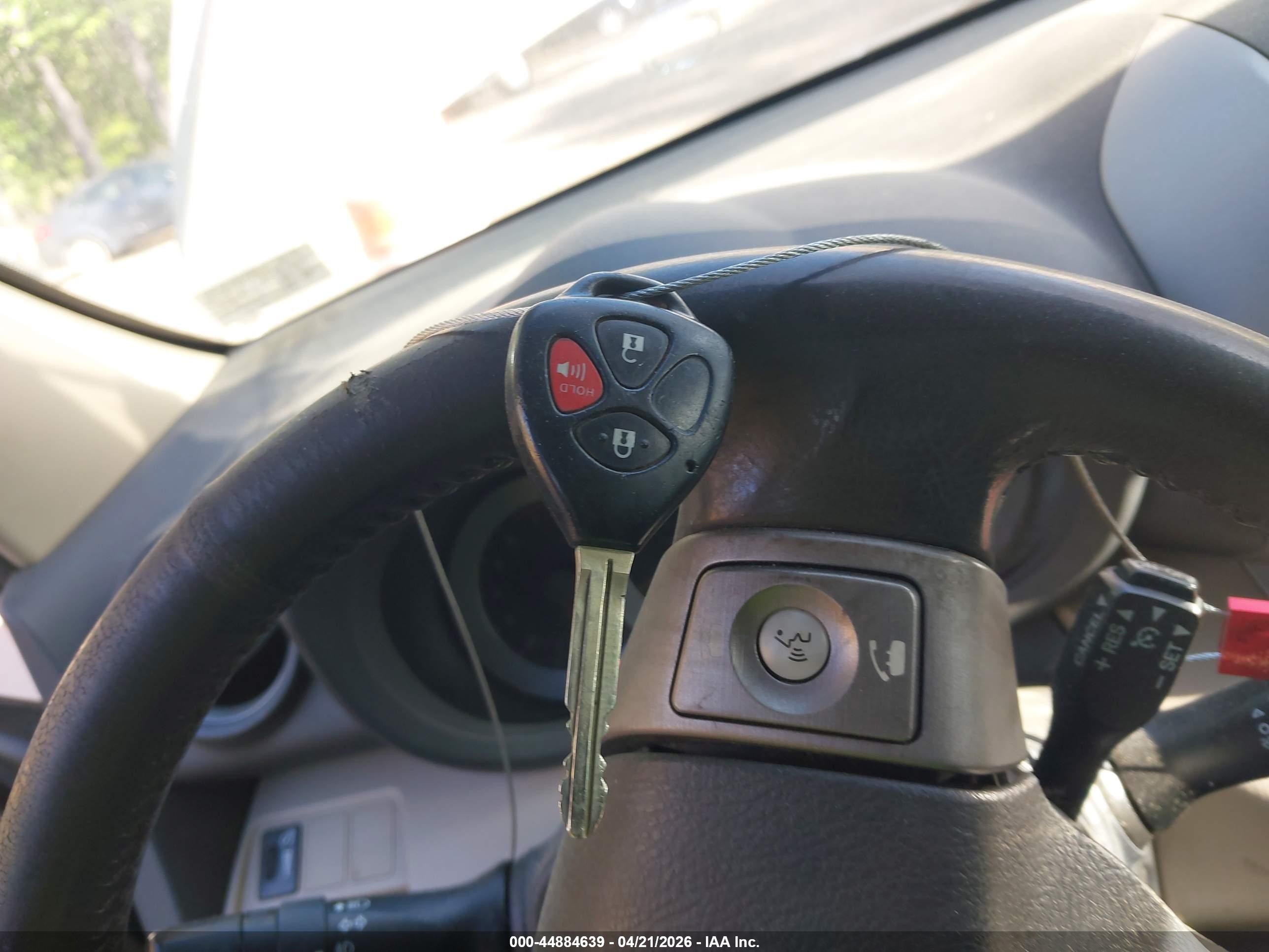 TOYOTA RAV4 image 11