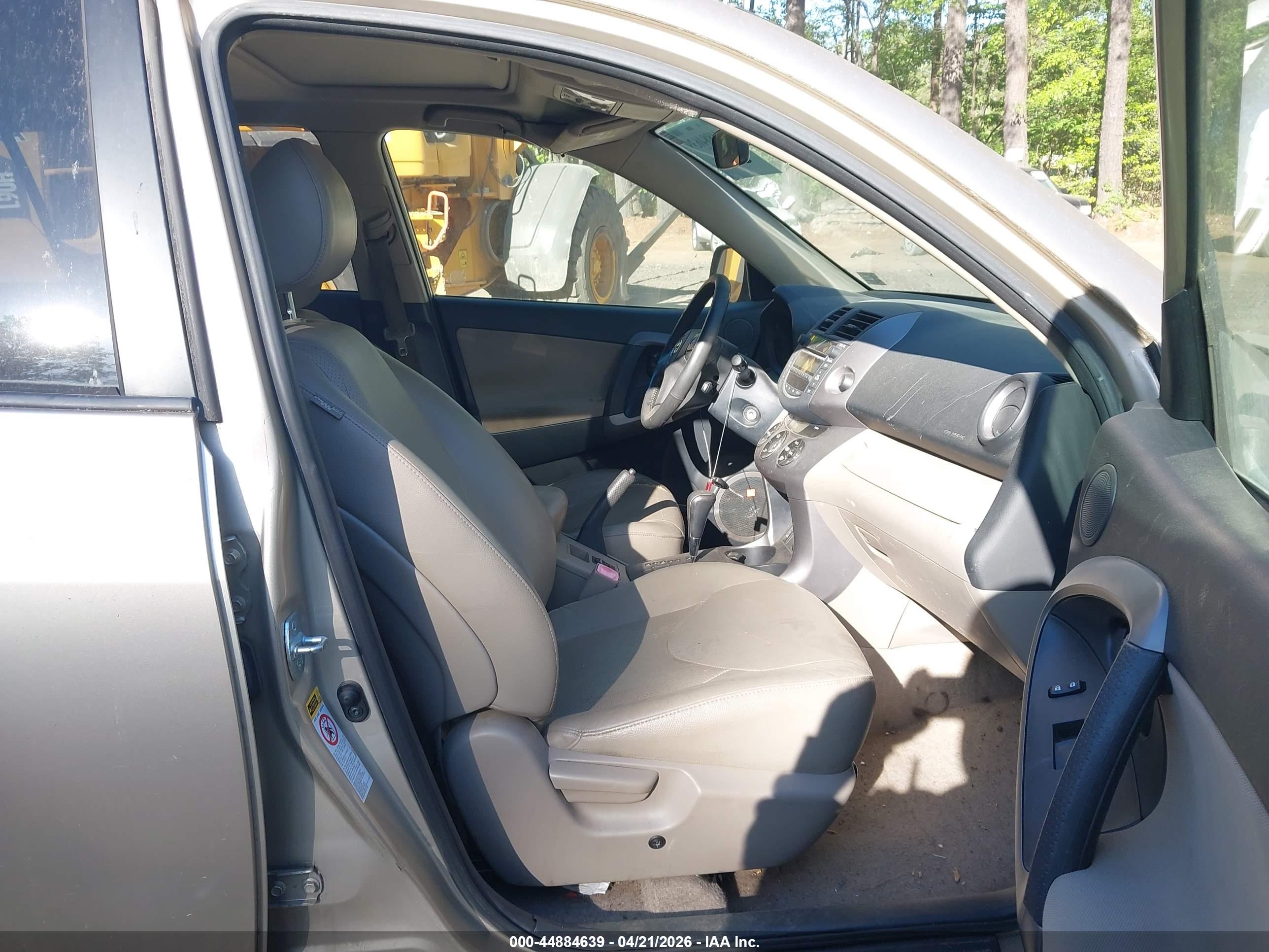 TOYOTA RAV4 image 5