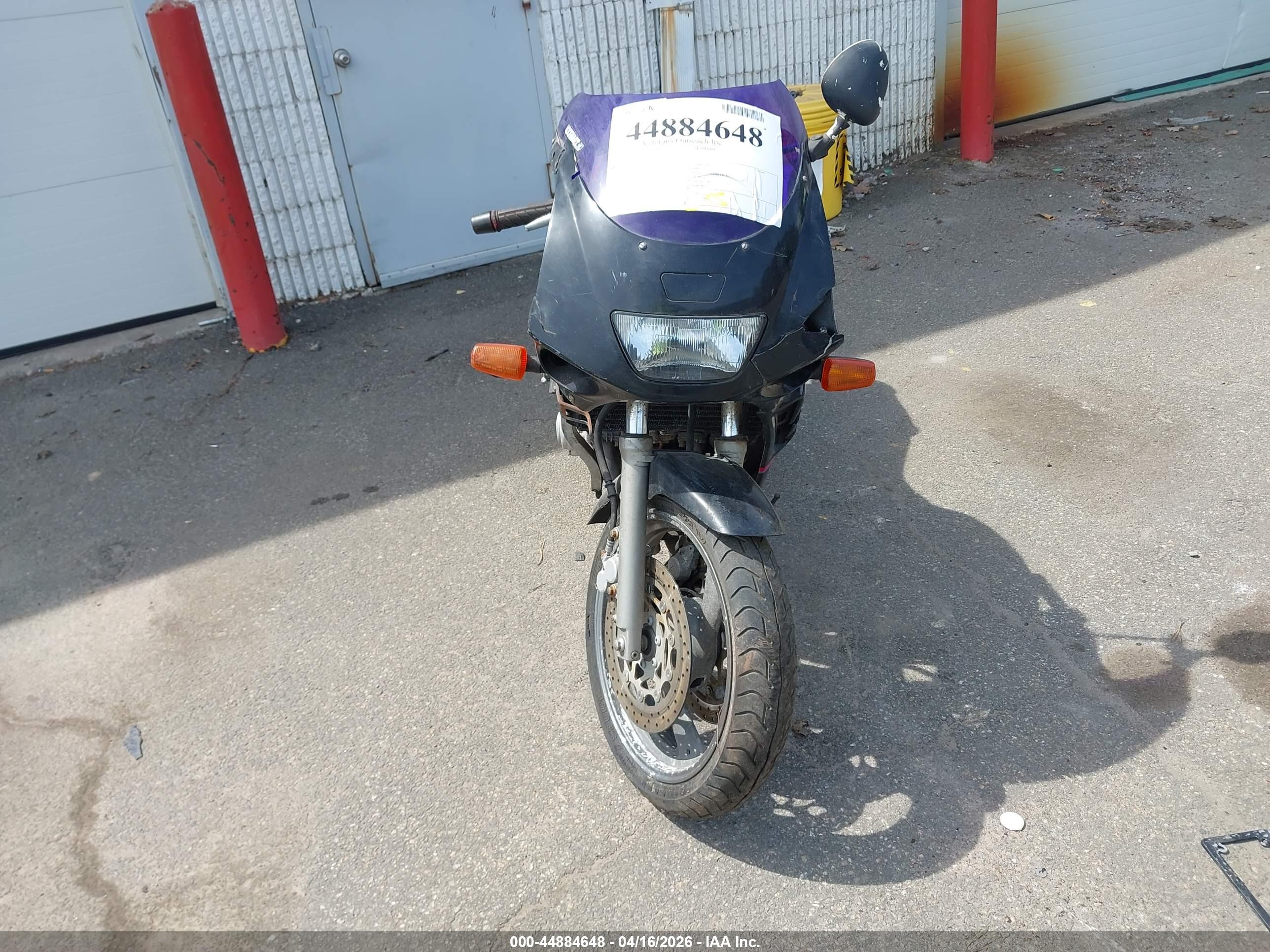 YAMAHA FZR600 image 5