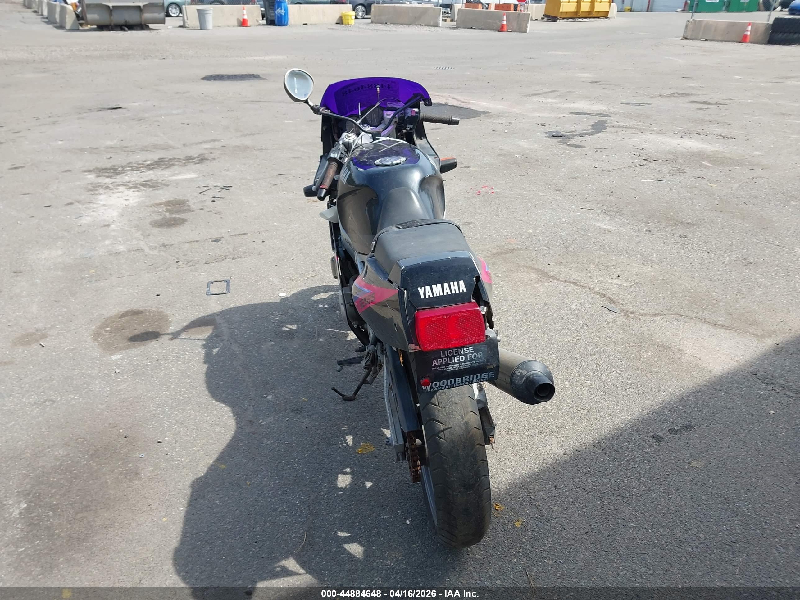 YAMAHA FZR600 image 6