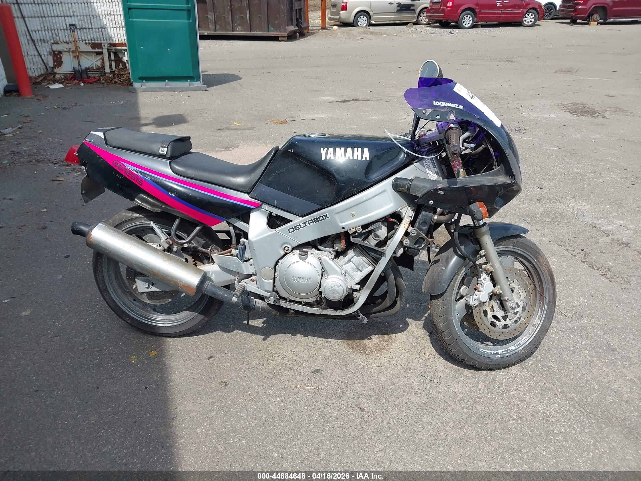 YAMAHA FZR600 image 8