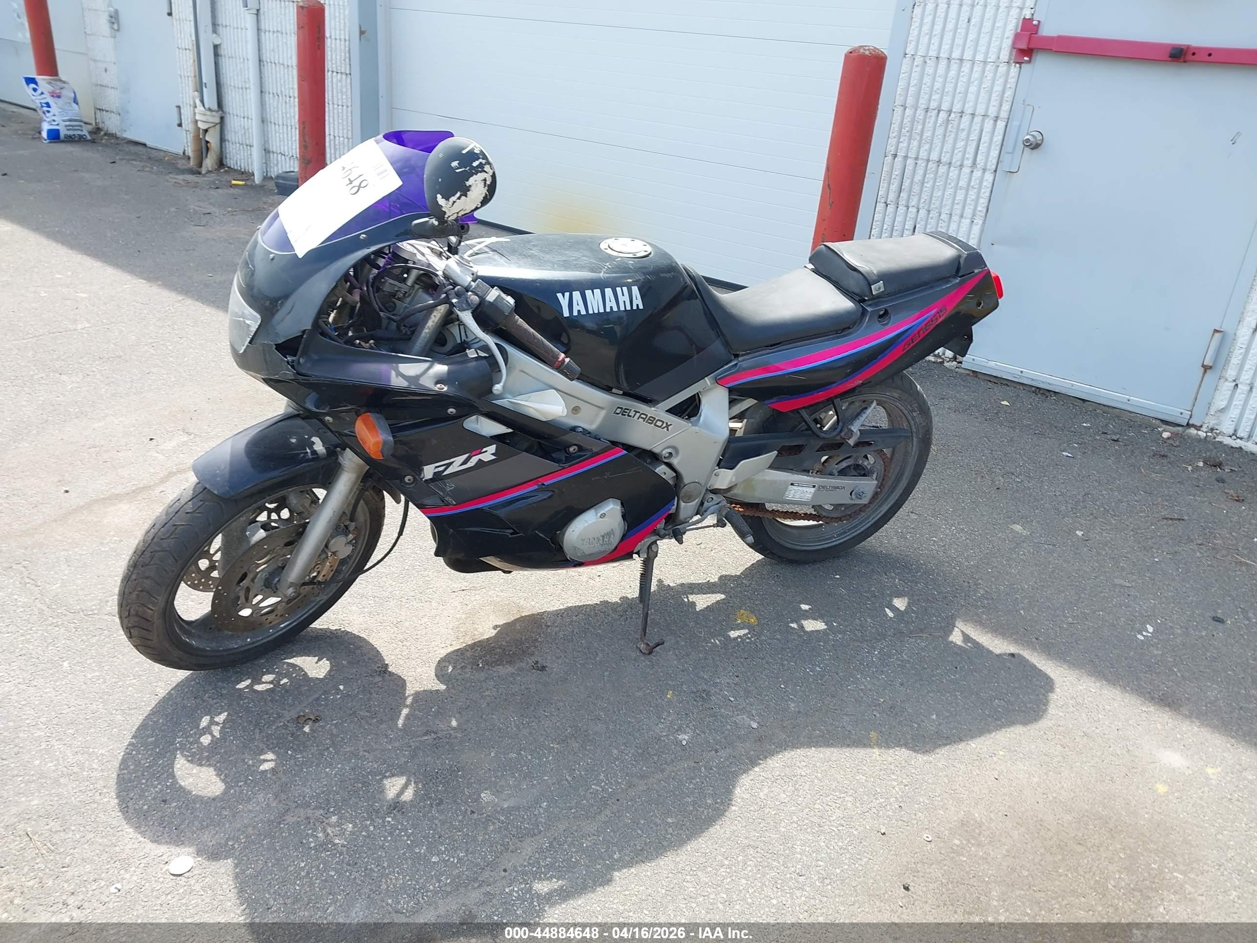 YAMAHA FZR600 image 9