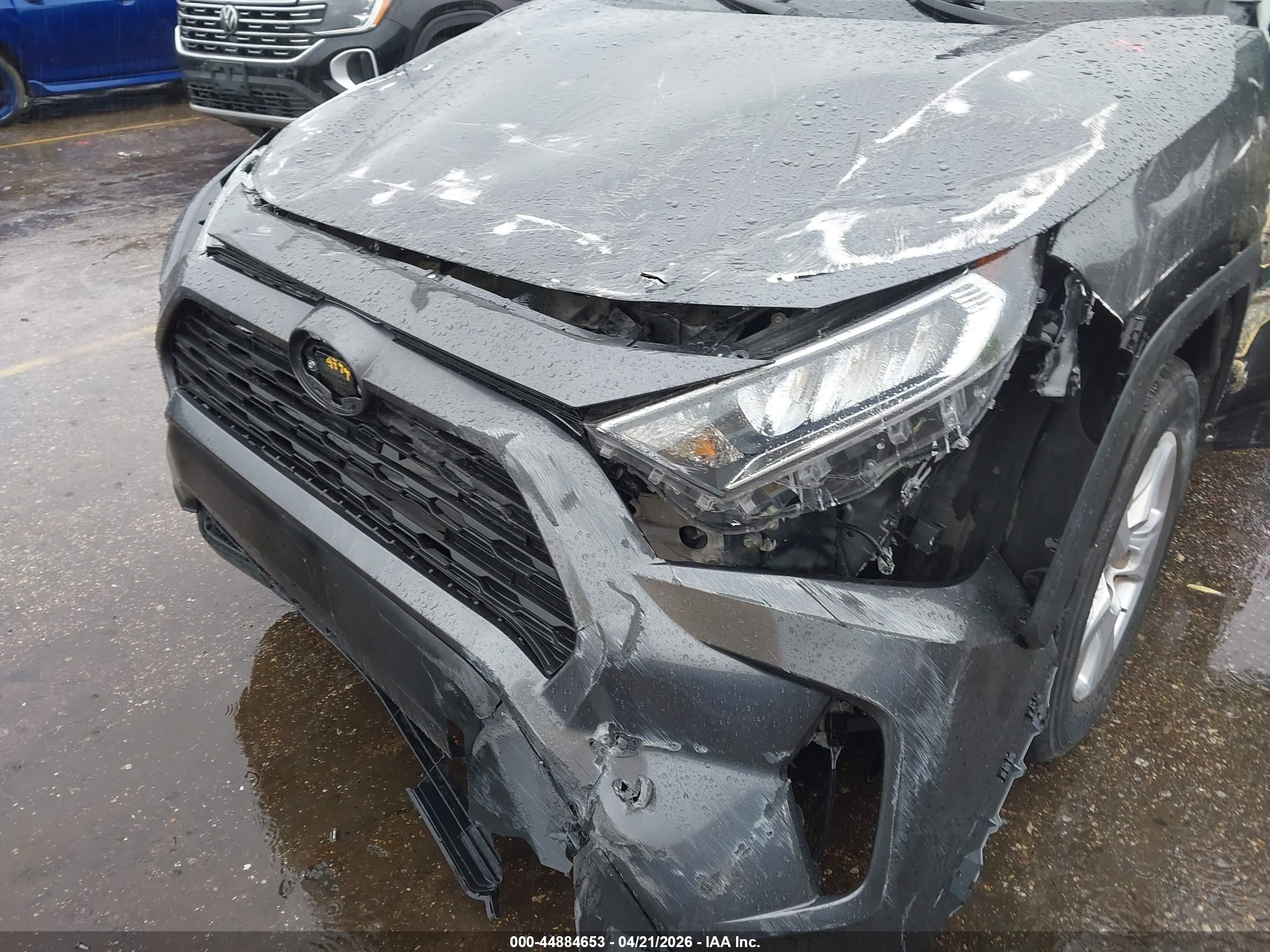 TOYOTA RAV4 image 10