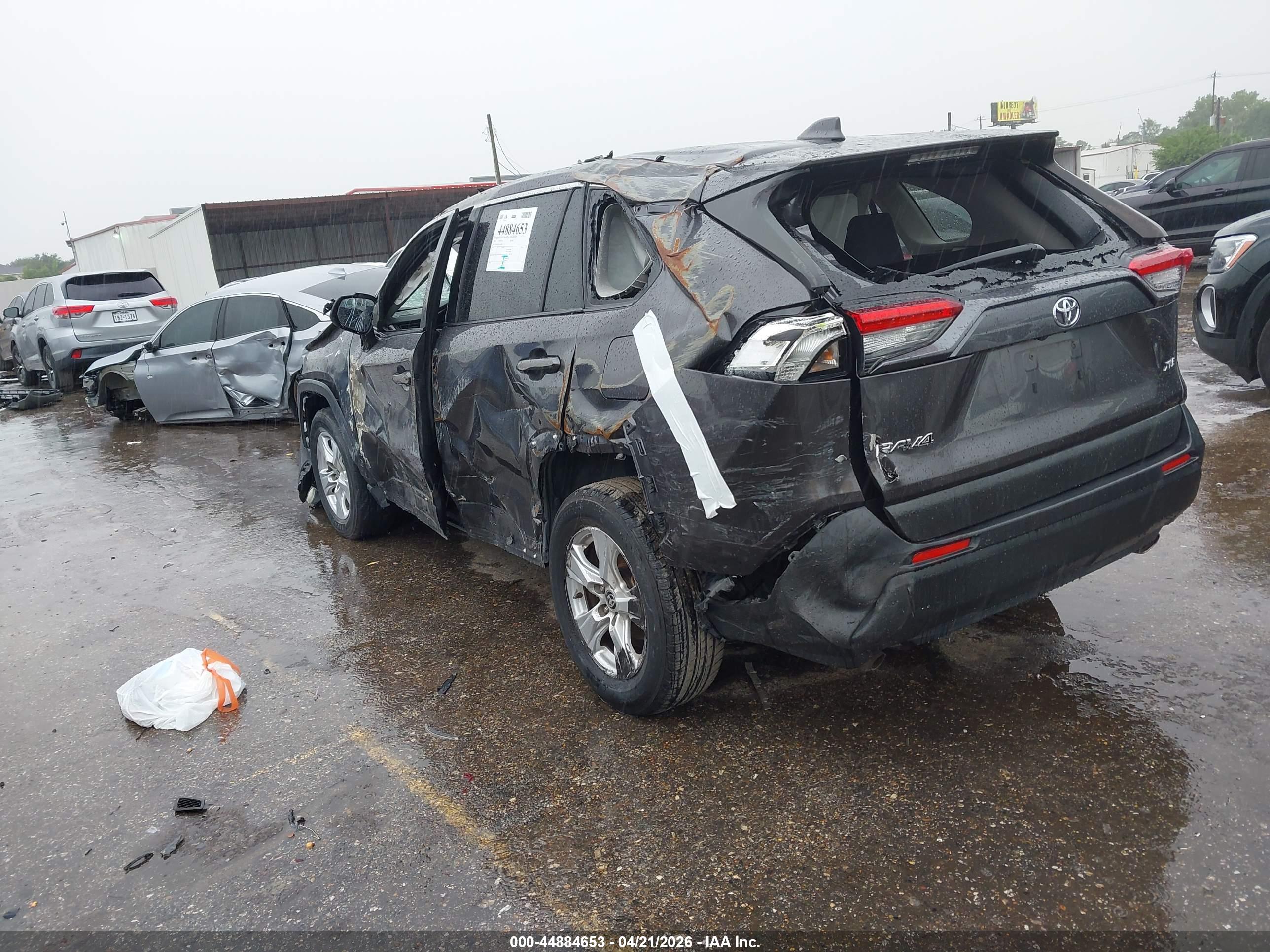 TOYOTA RAV4 image 3