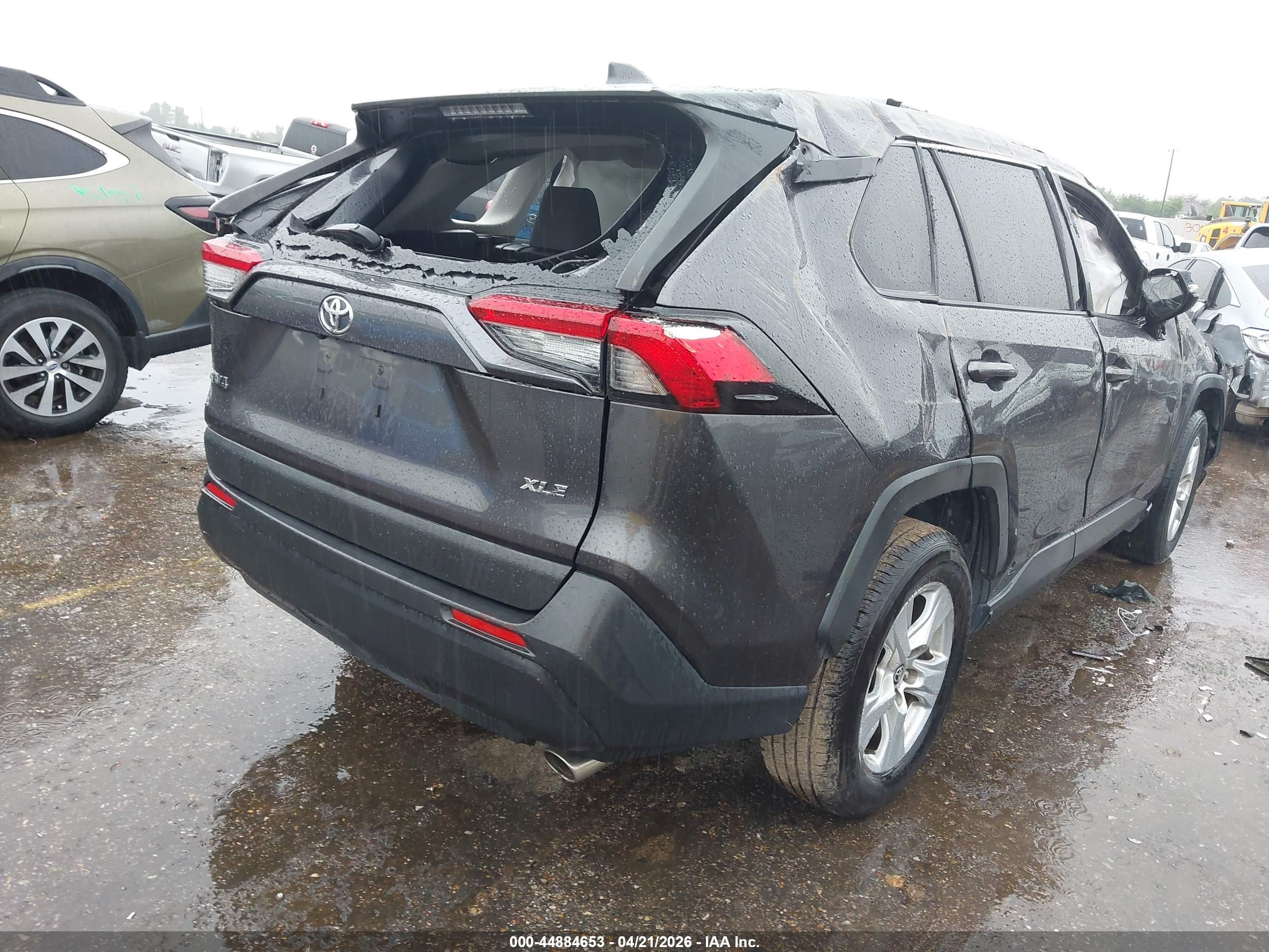 TOYOTA RAV4 image 4
