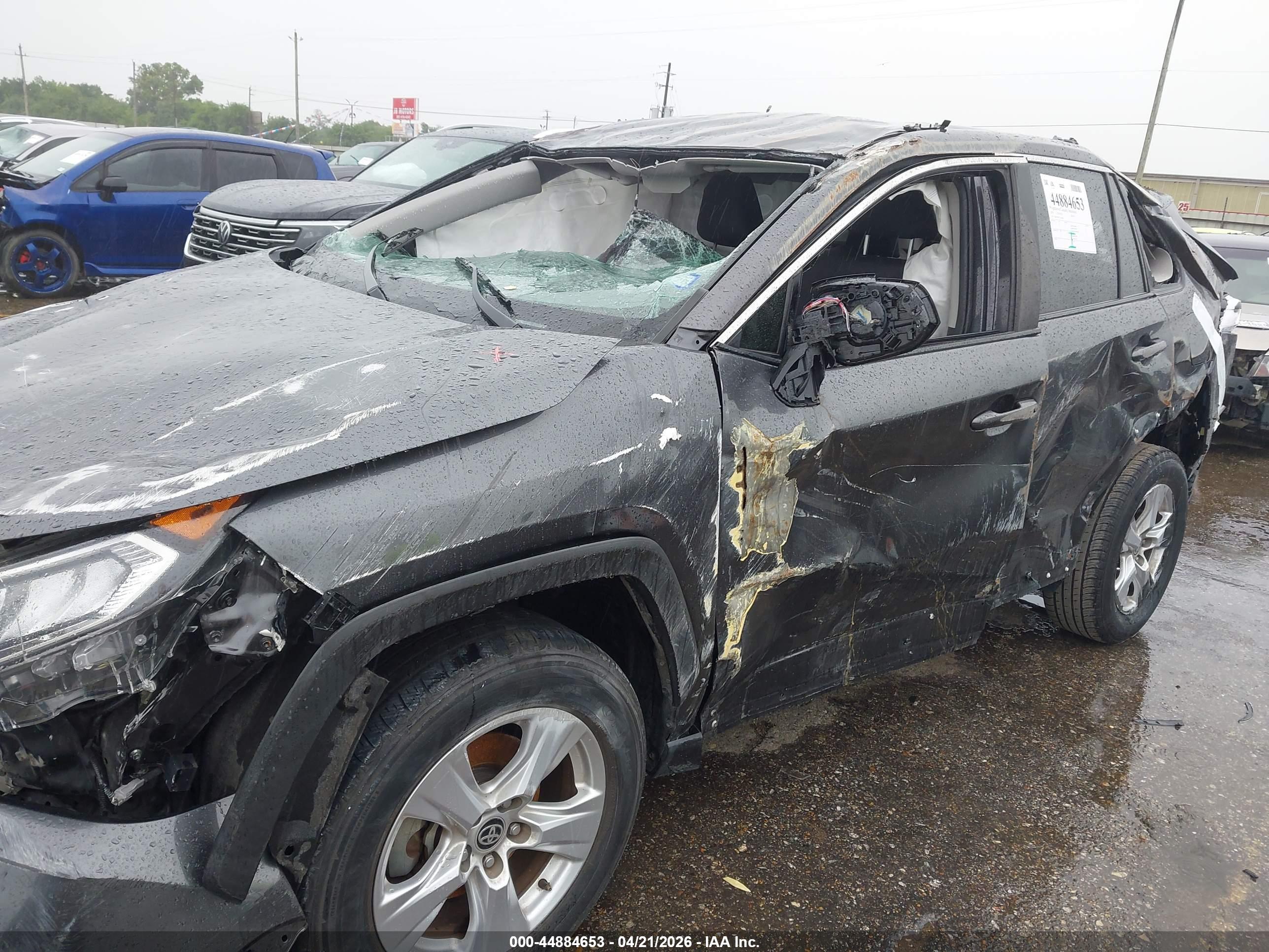 TOYOTA RAV4 image 6
