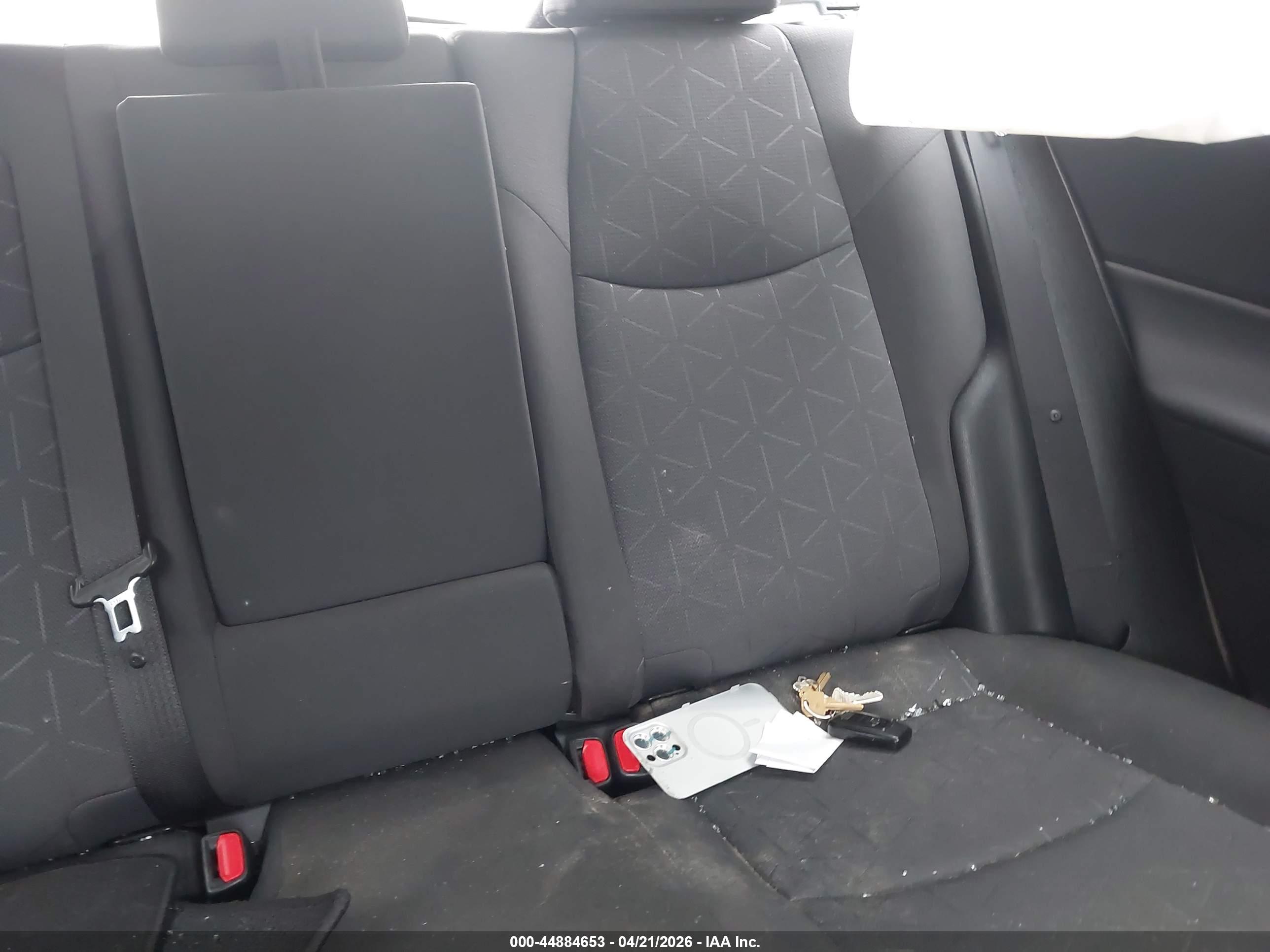 TOYOTA RAV4 image 8