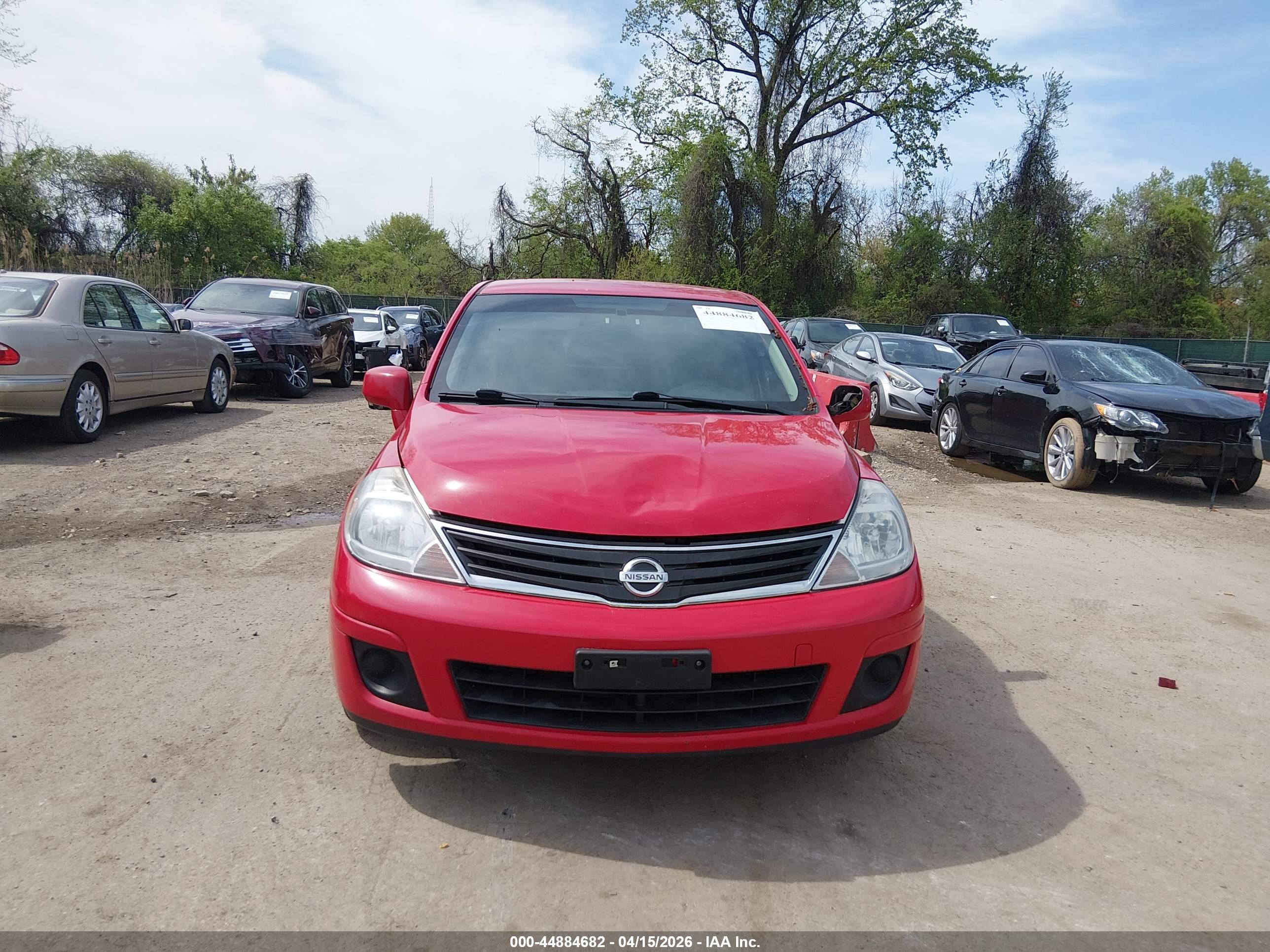 NISSAN VERSA image 6