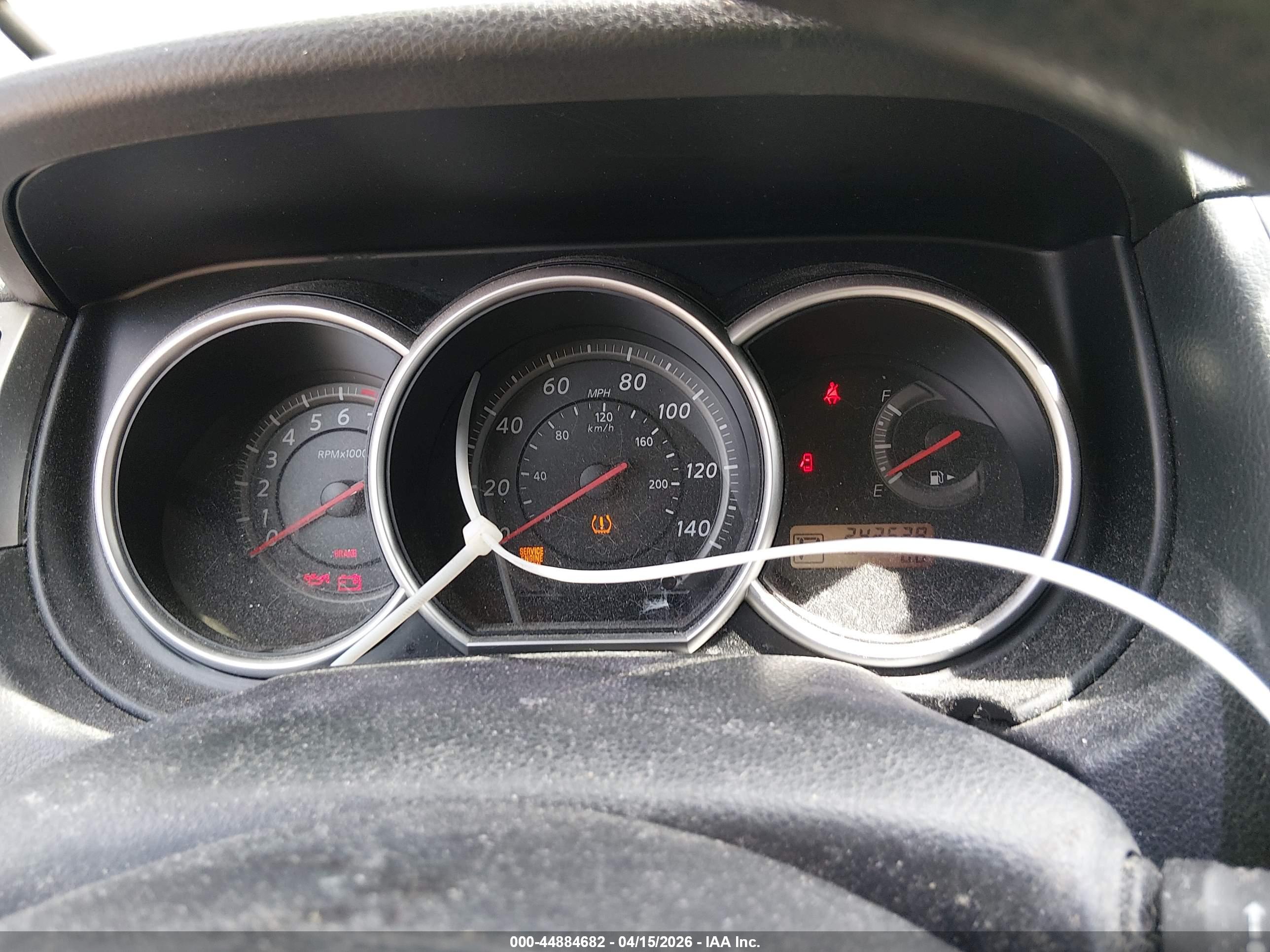 NISSAN VERSA image 7