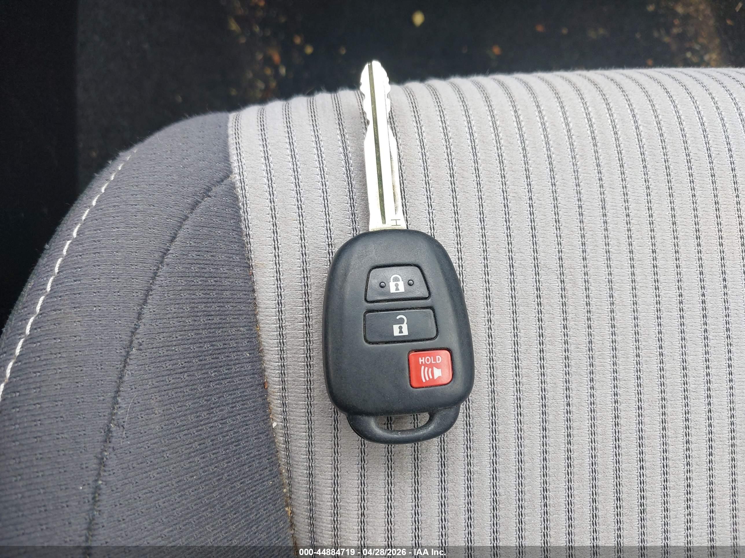 TOYOTA RAV4 image 11