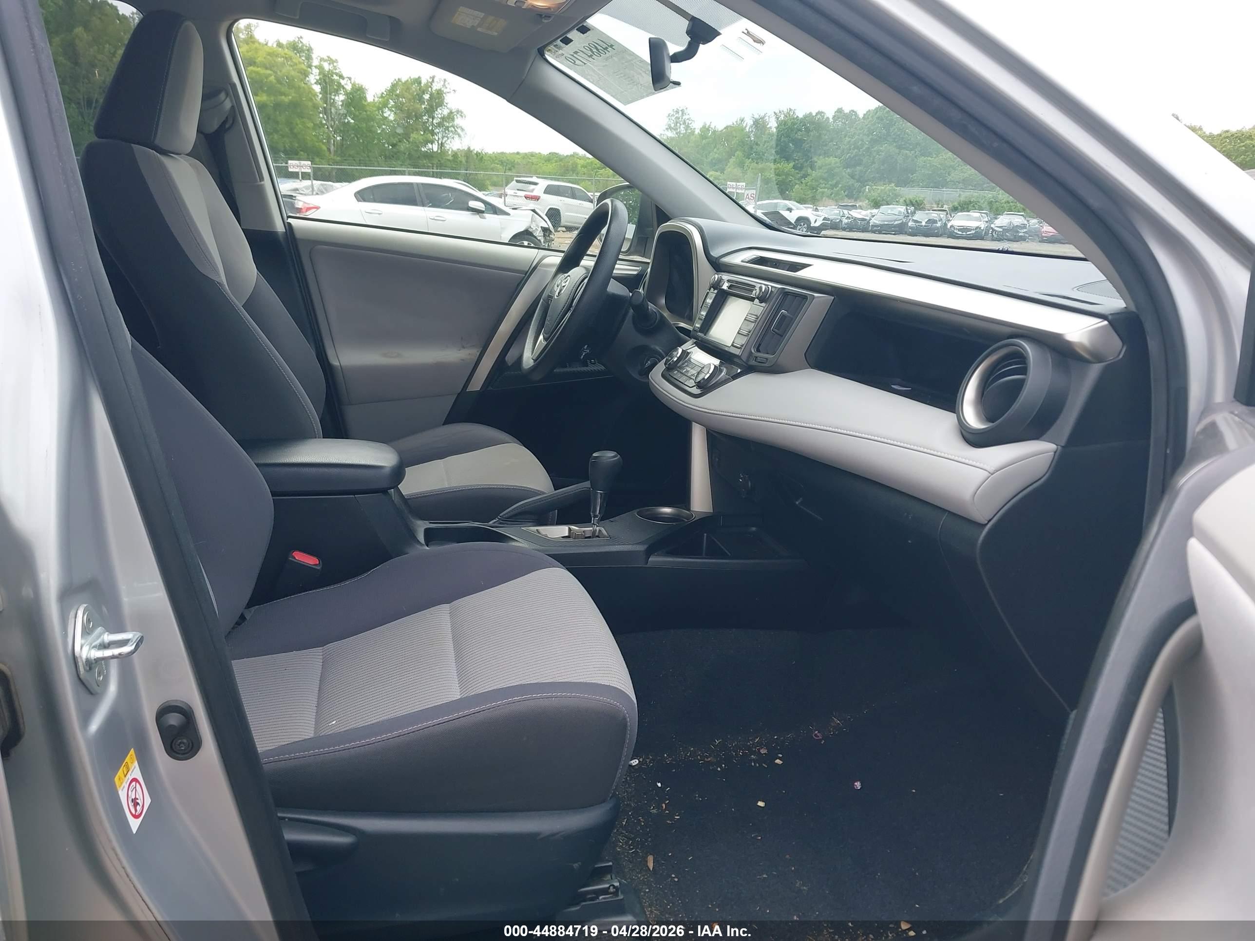 TOYOTA RAV4 image 5