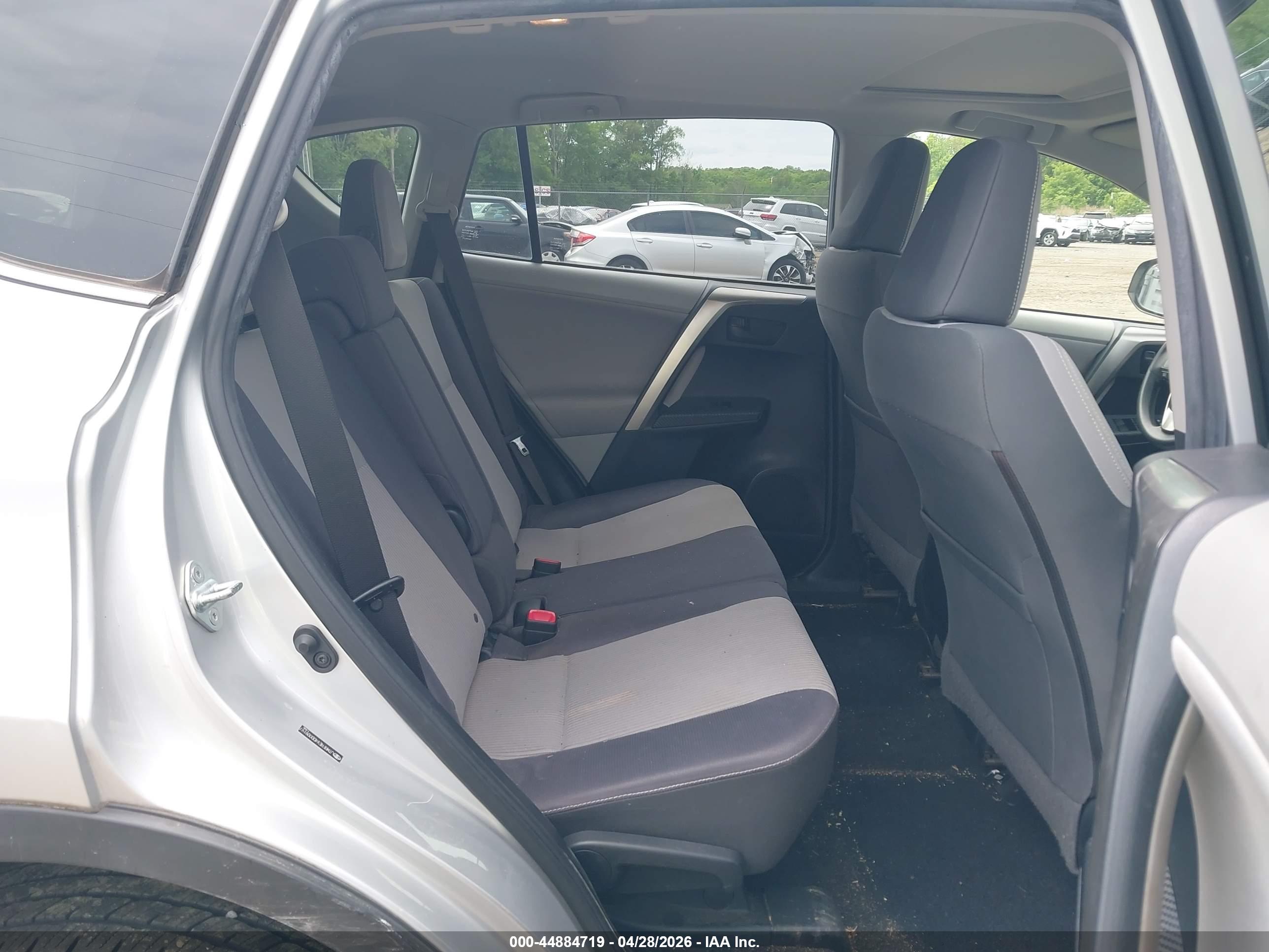 TOYOTA RAV4 image 8