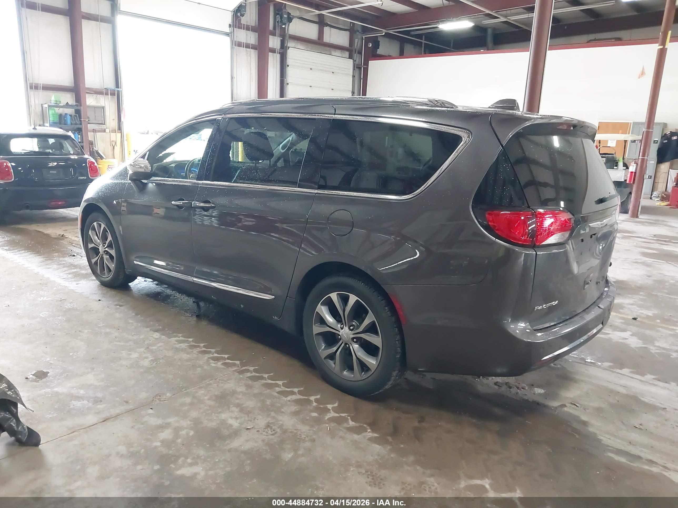CHRYSLER PACIFICA image 3