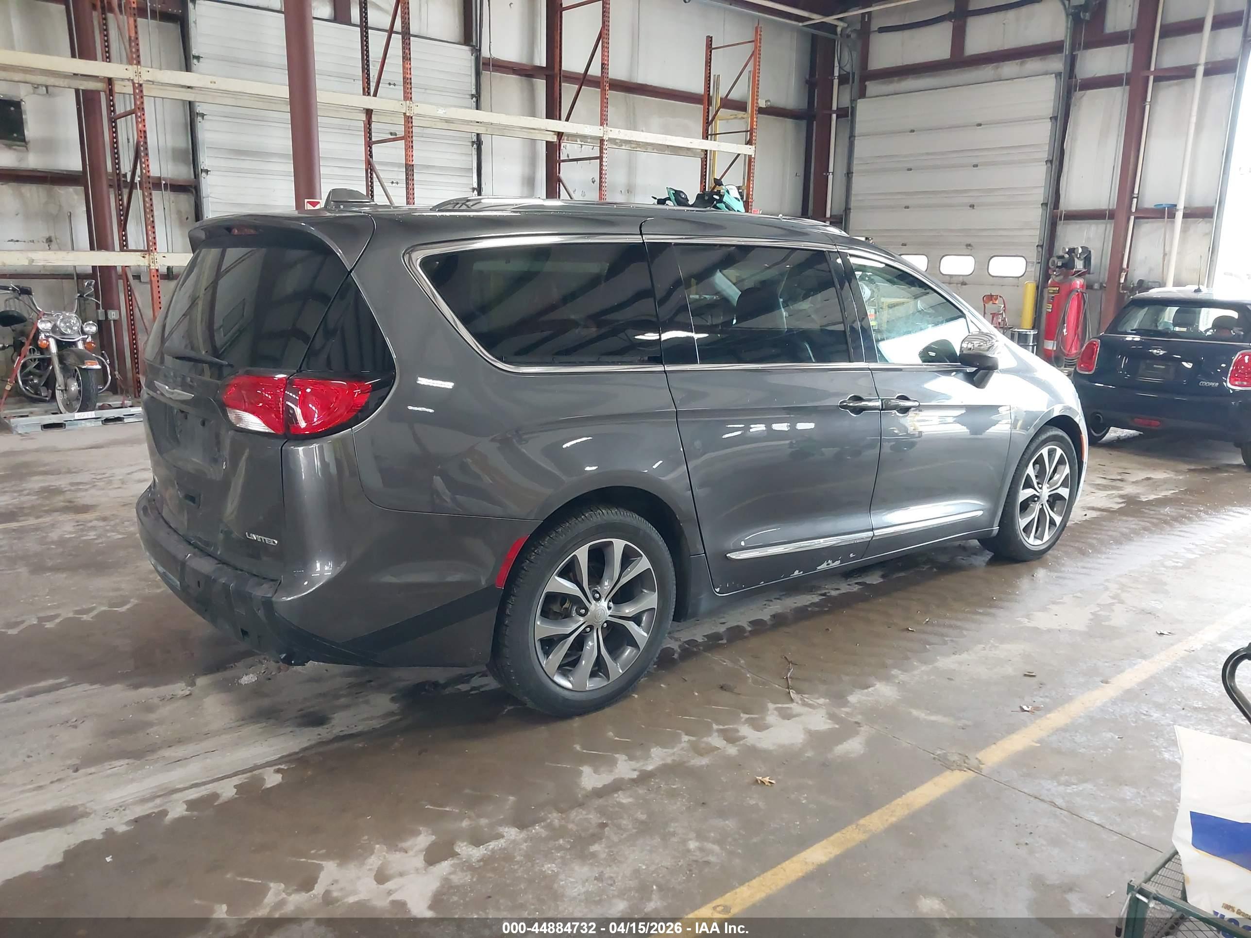 CHRYSLER PACIFICA image 4