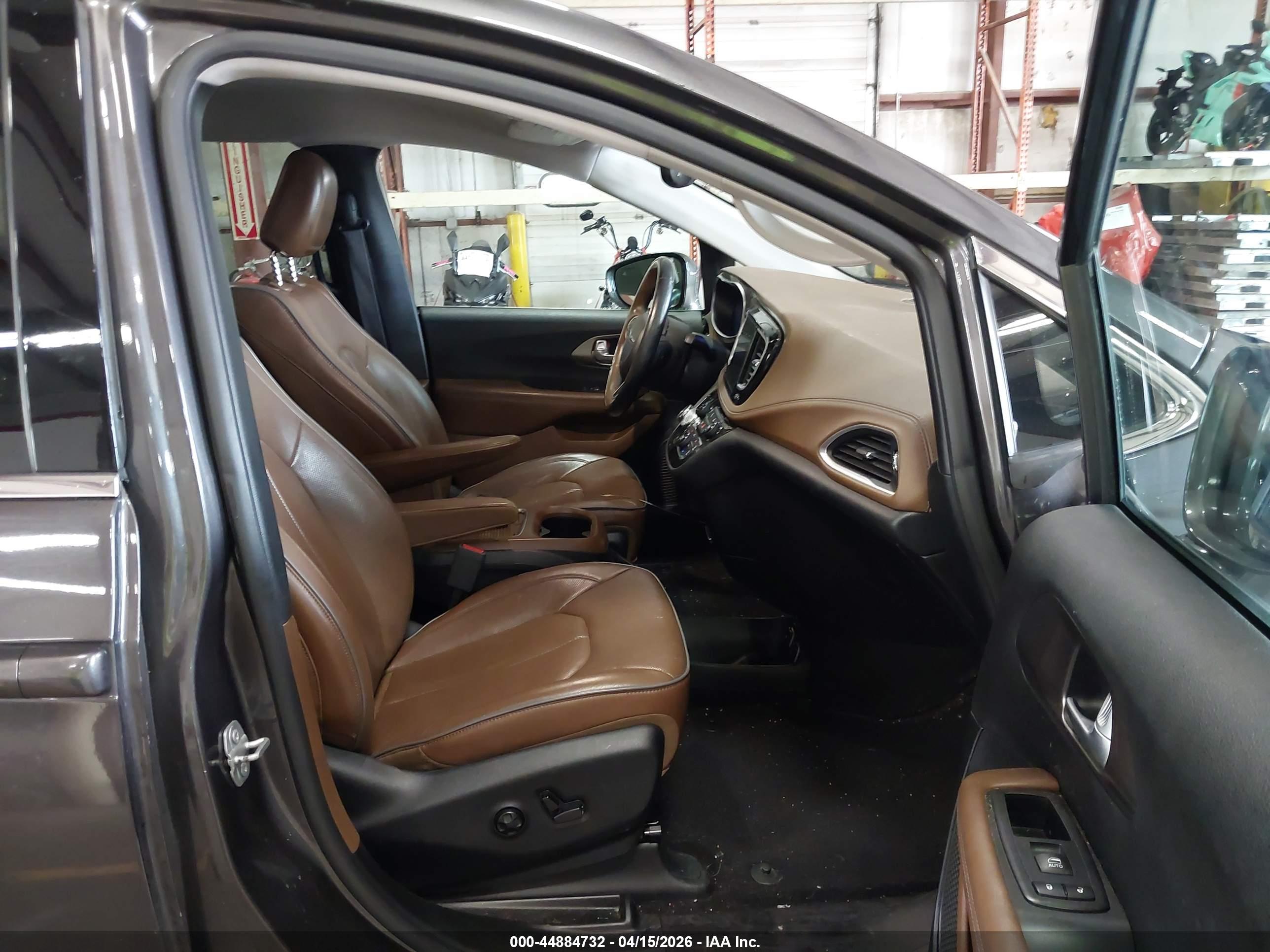 CHRYSLER PACIFICA image 5