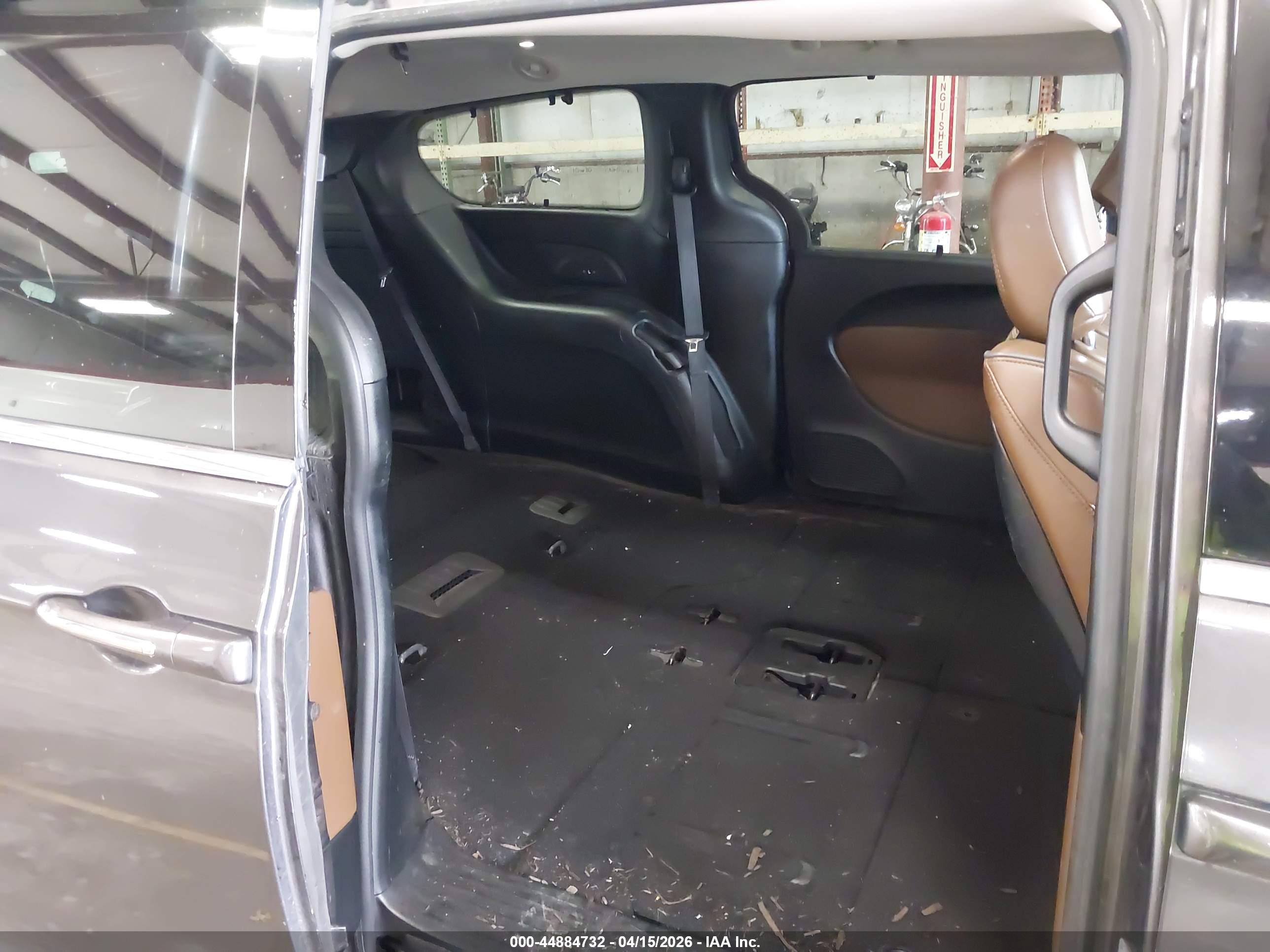 CHRYSLER PACIFICA image 8