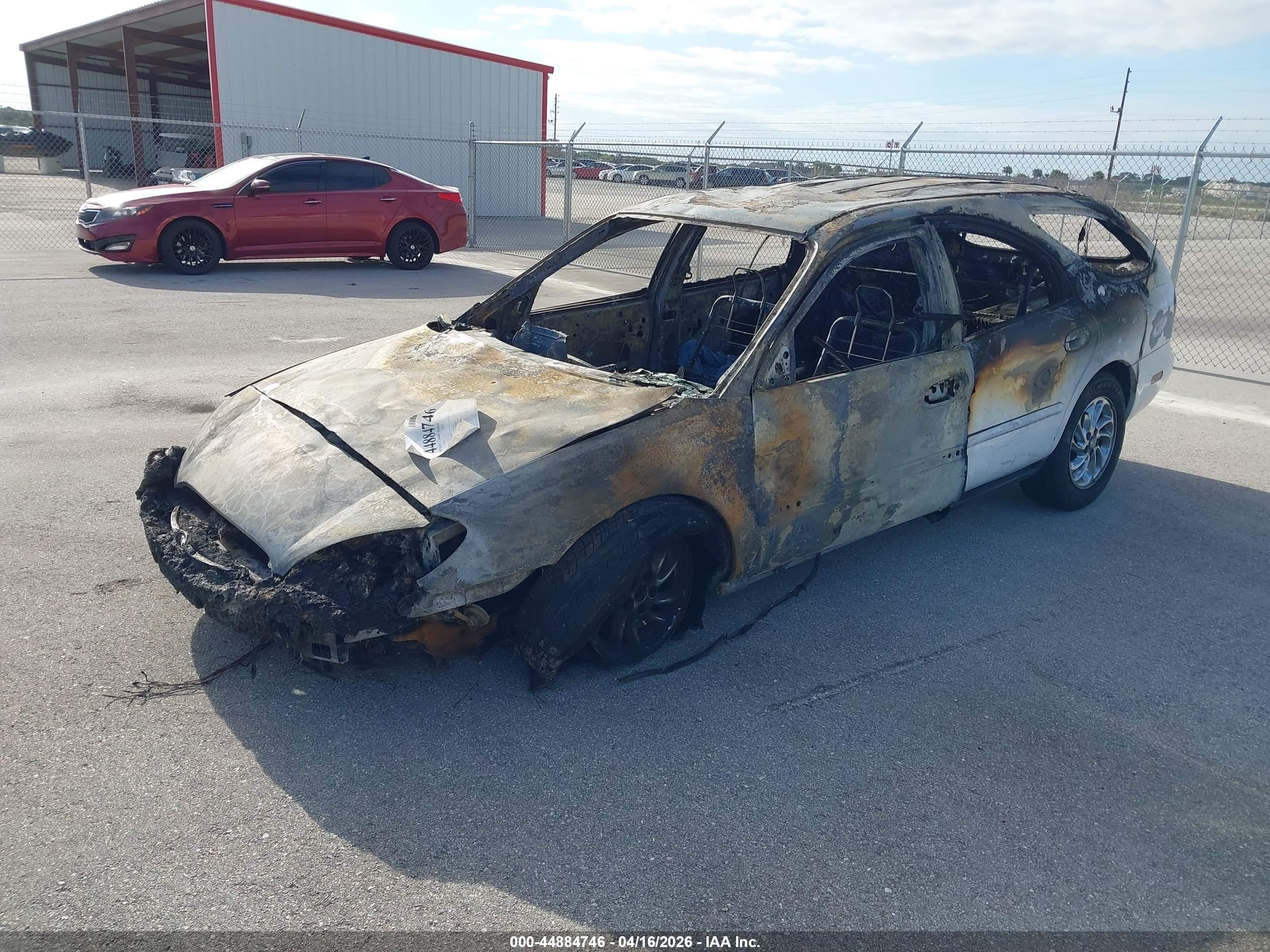 FORD TAURUS image 2