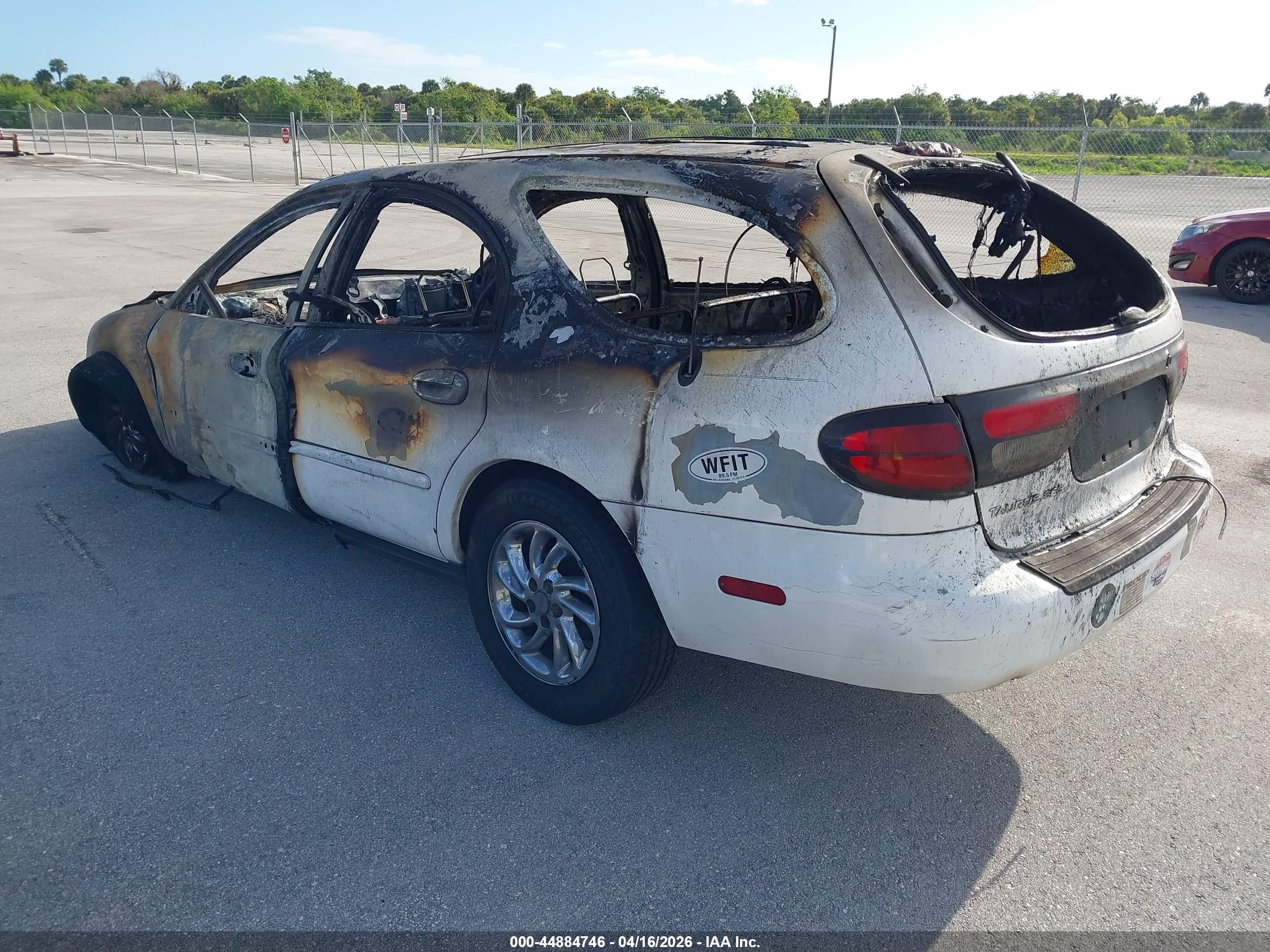 FORD TAURUS image 3