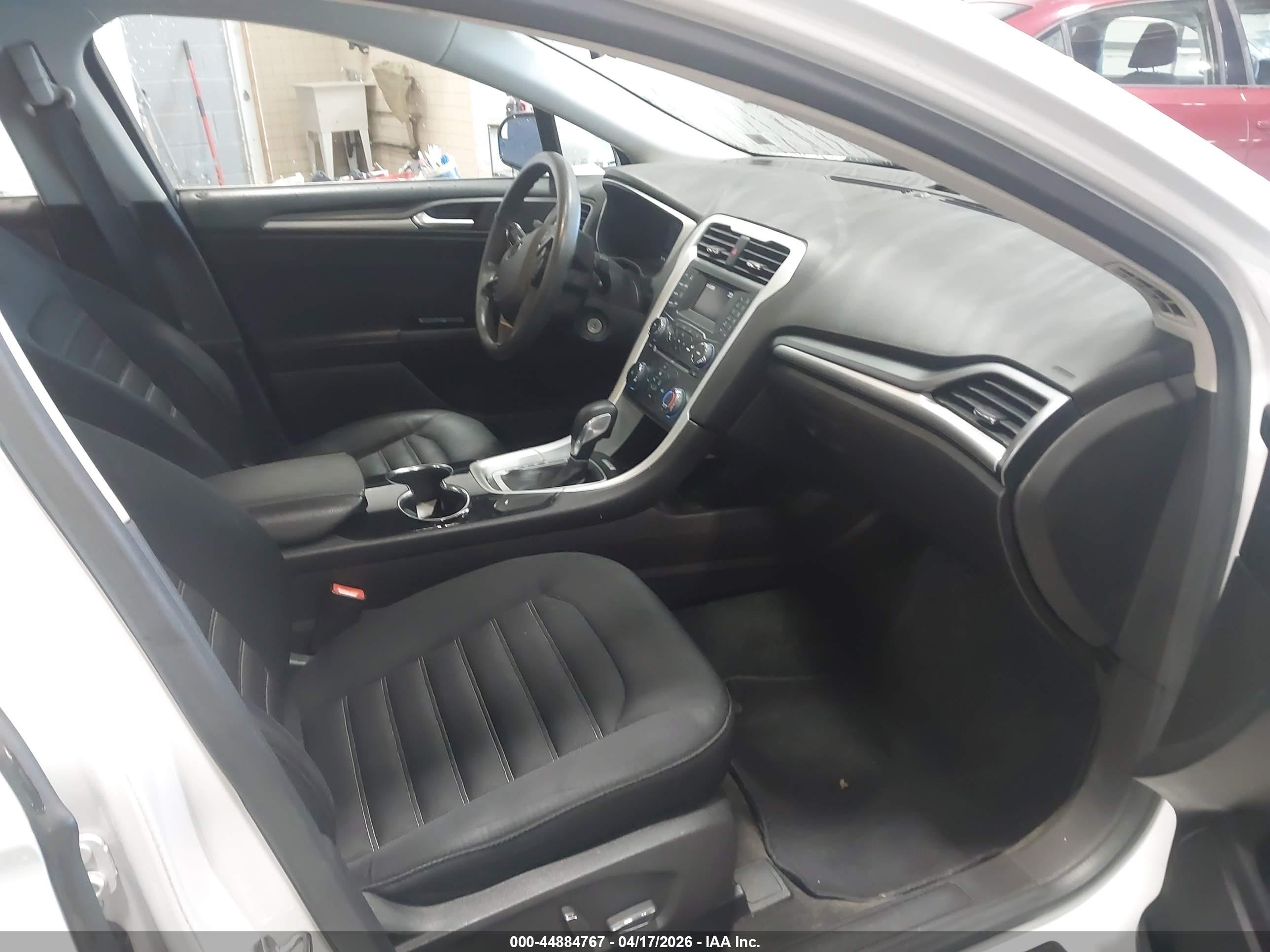 FORD FUSION image 5