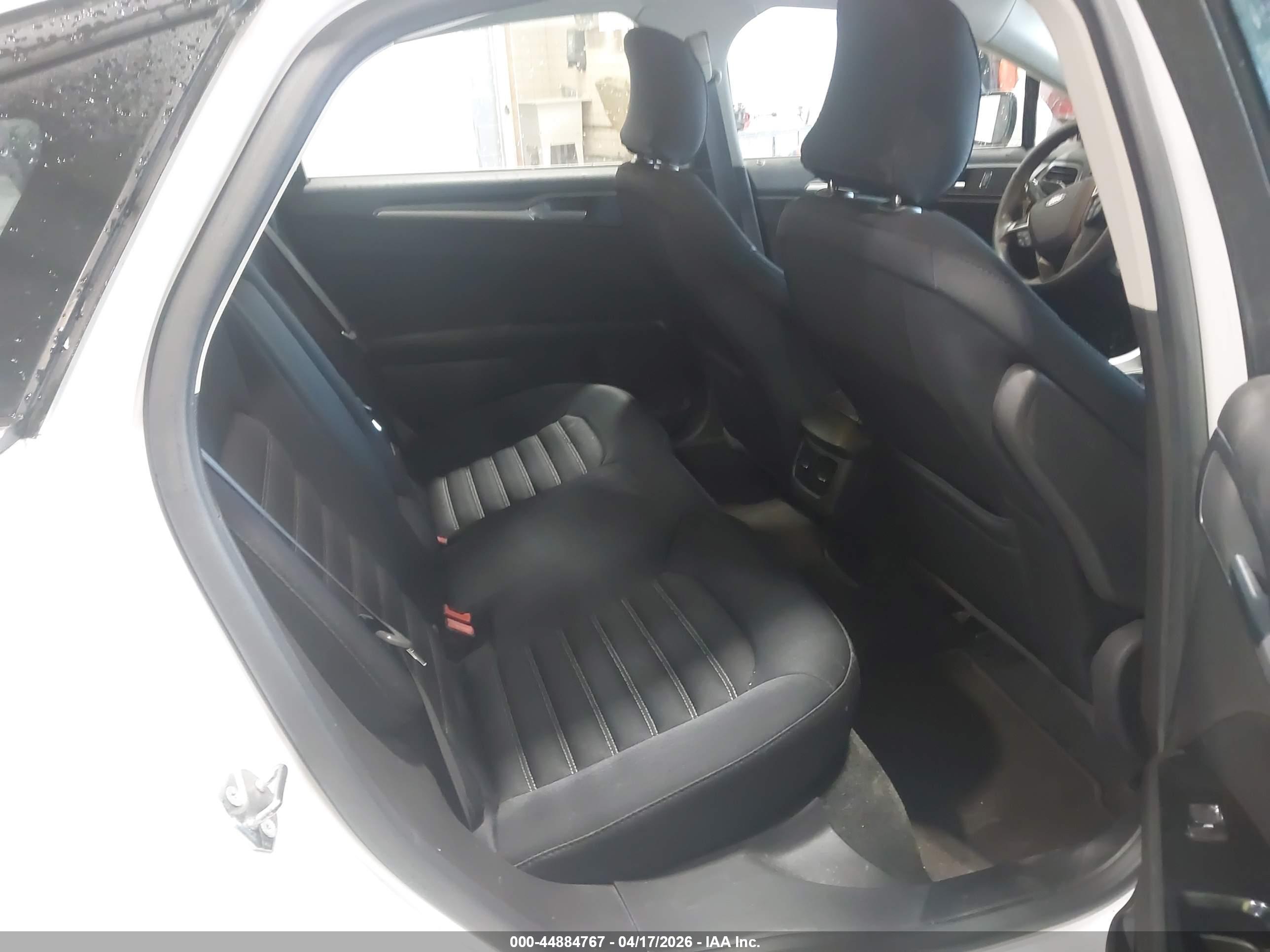 FORD FUSION image 8