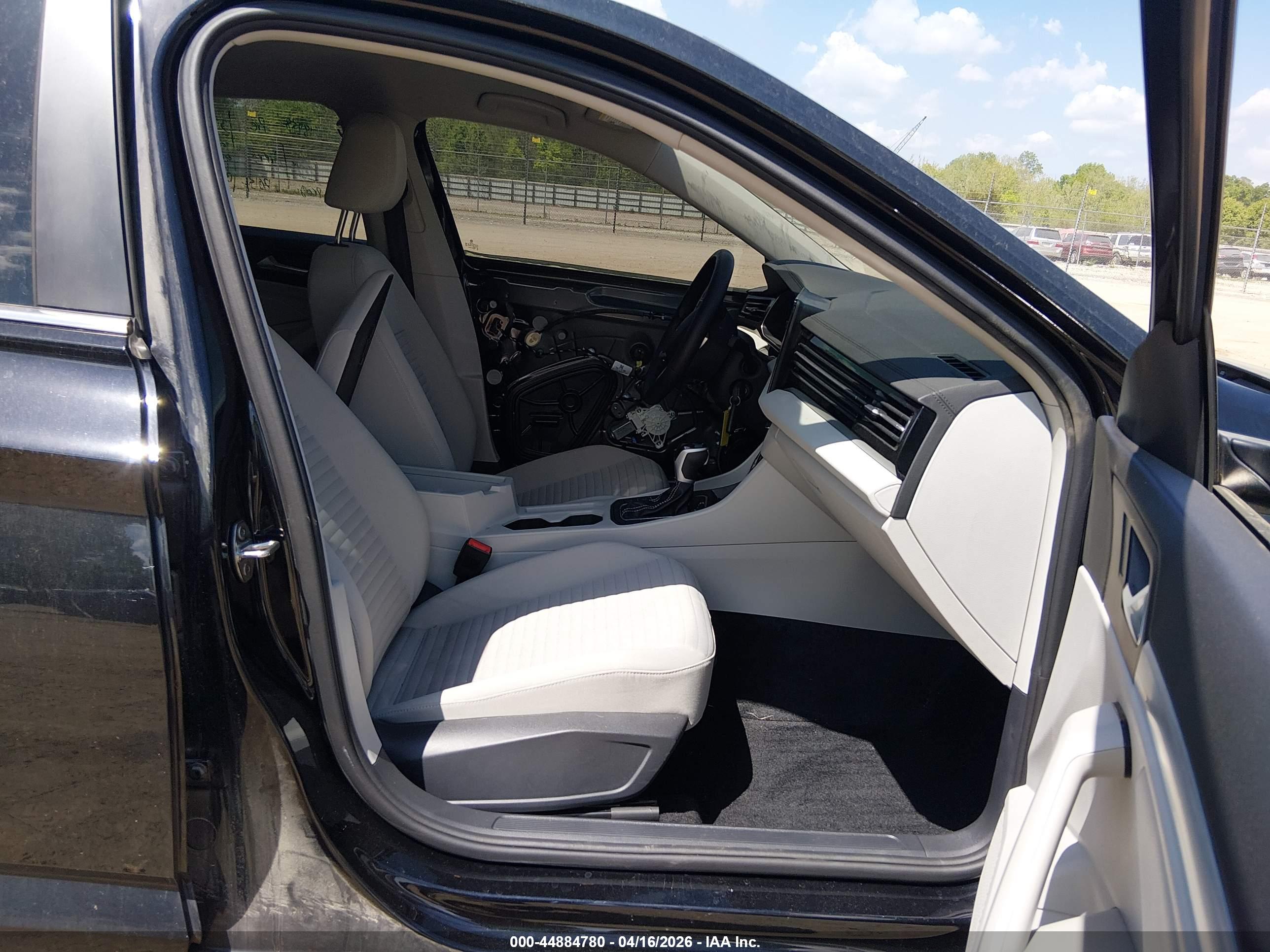 VOLKSWAGEN JETTA image 5