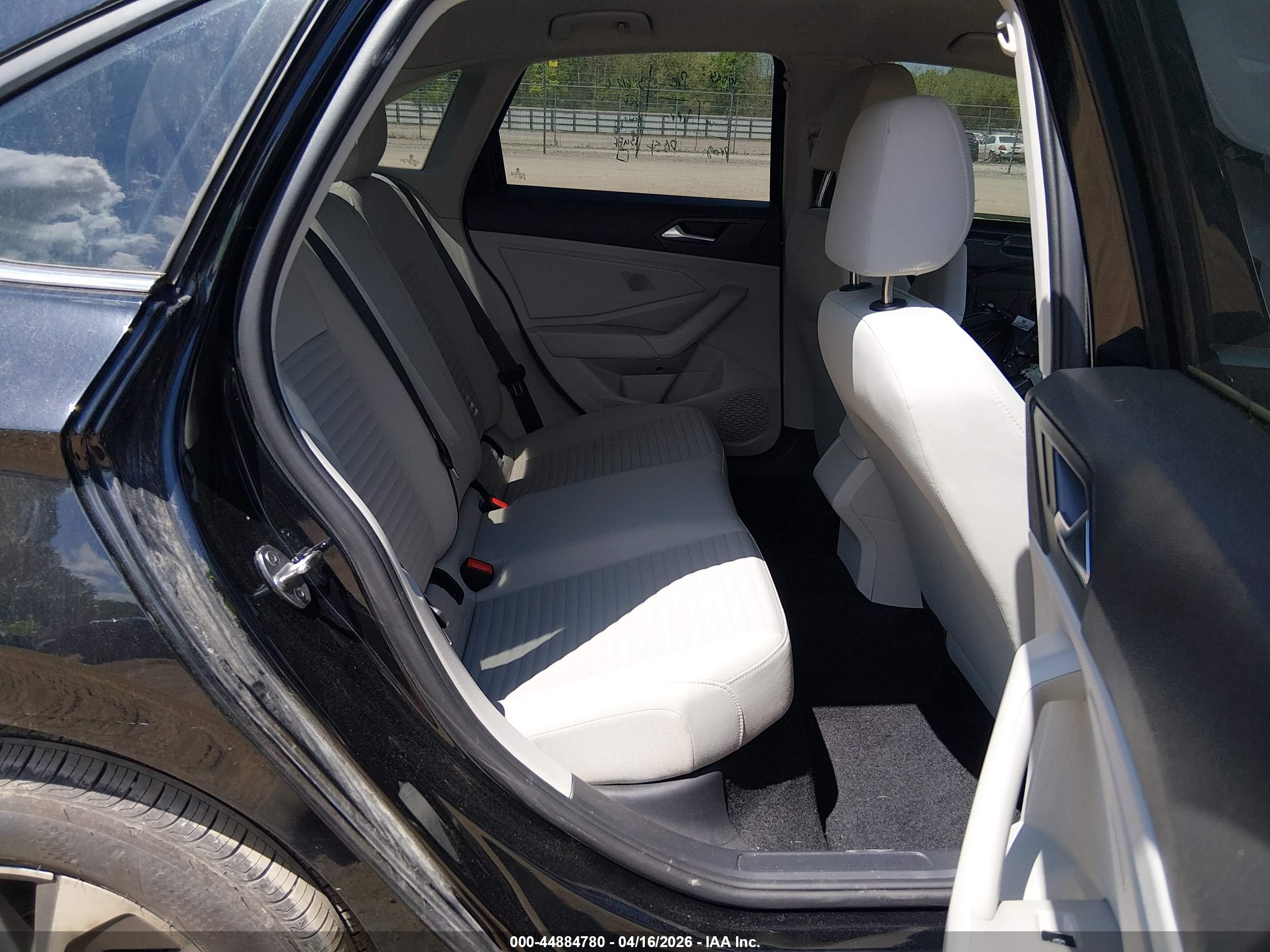 VOLKSWAGEN JETTA image 8