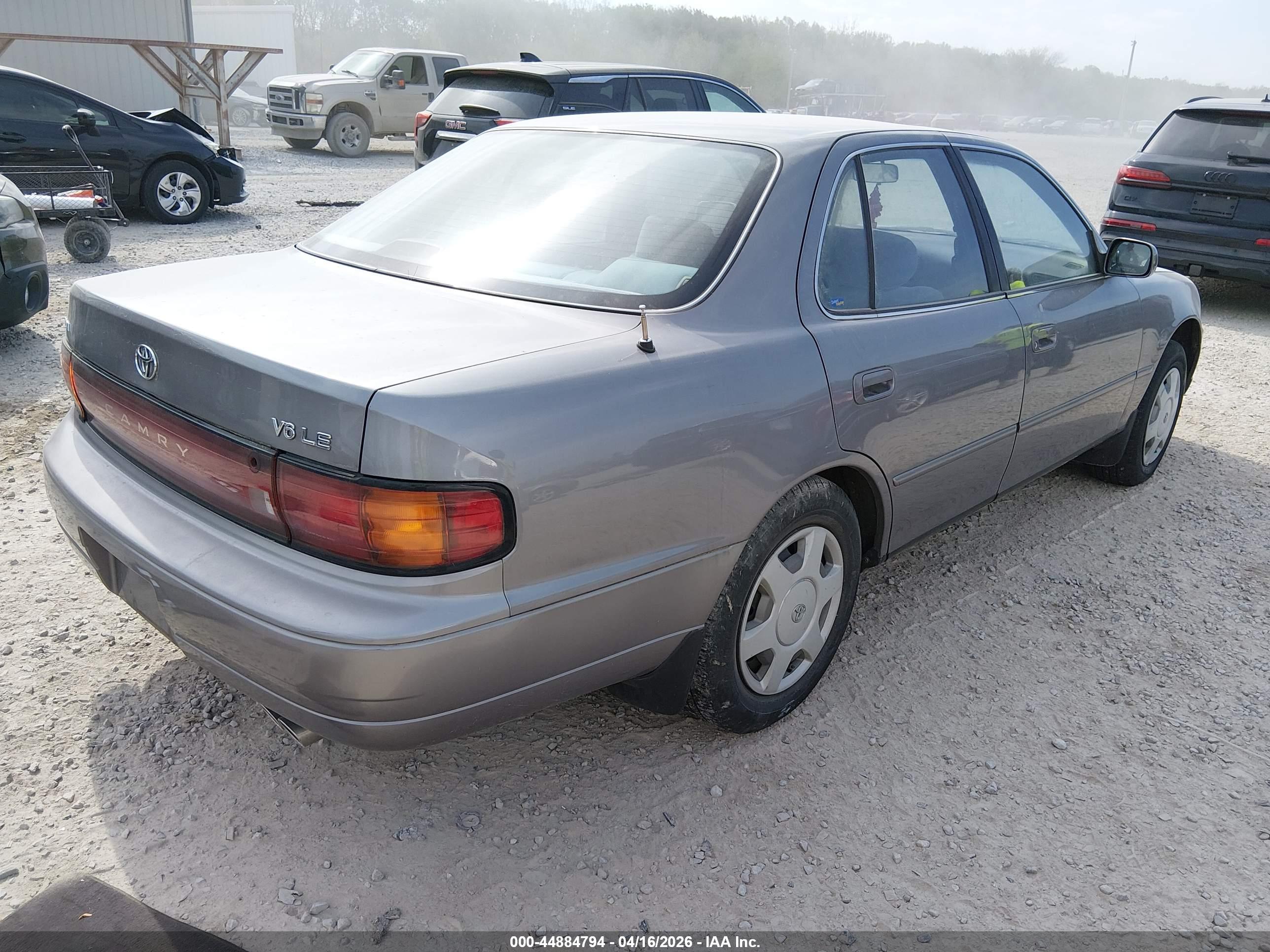 TOYOTA CAMRY image 4