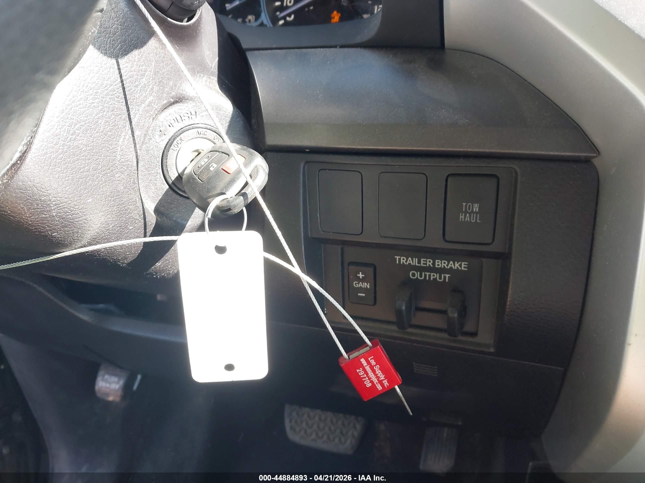 TOYOTA TUNDRA image 11