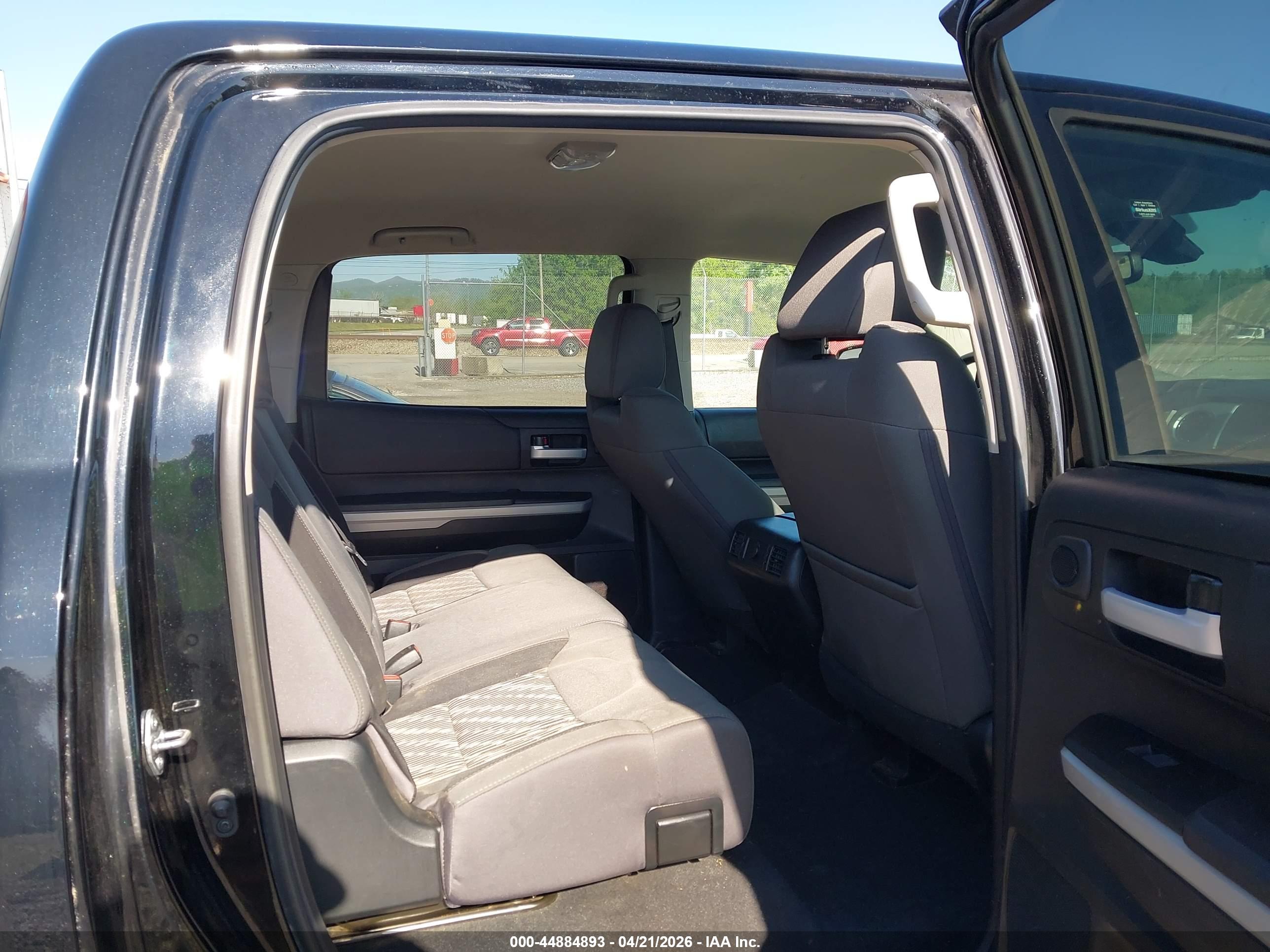 TOYOTA TUNDRA image 8