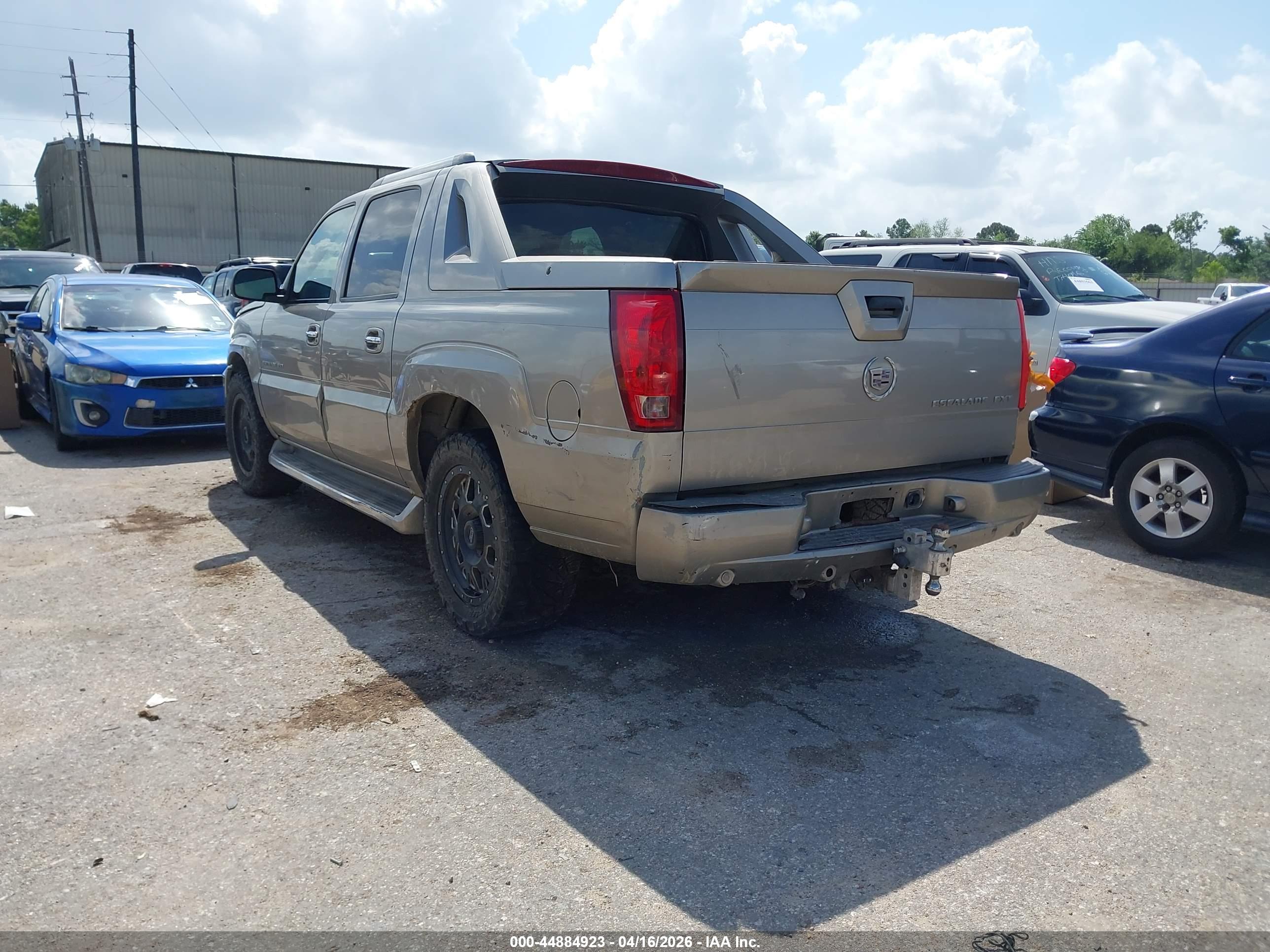 CADILLAC ESCALADE image 3