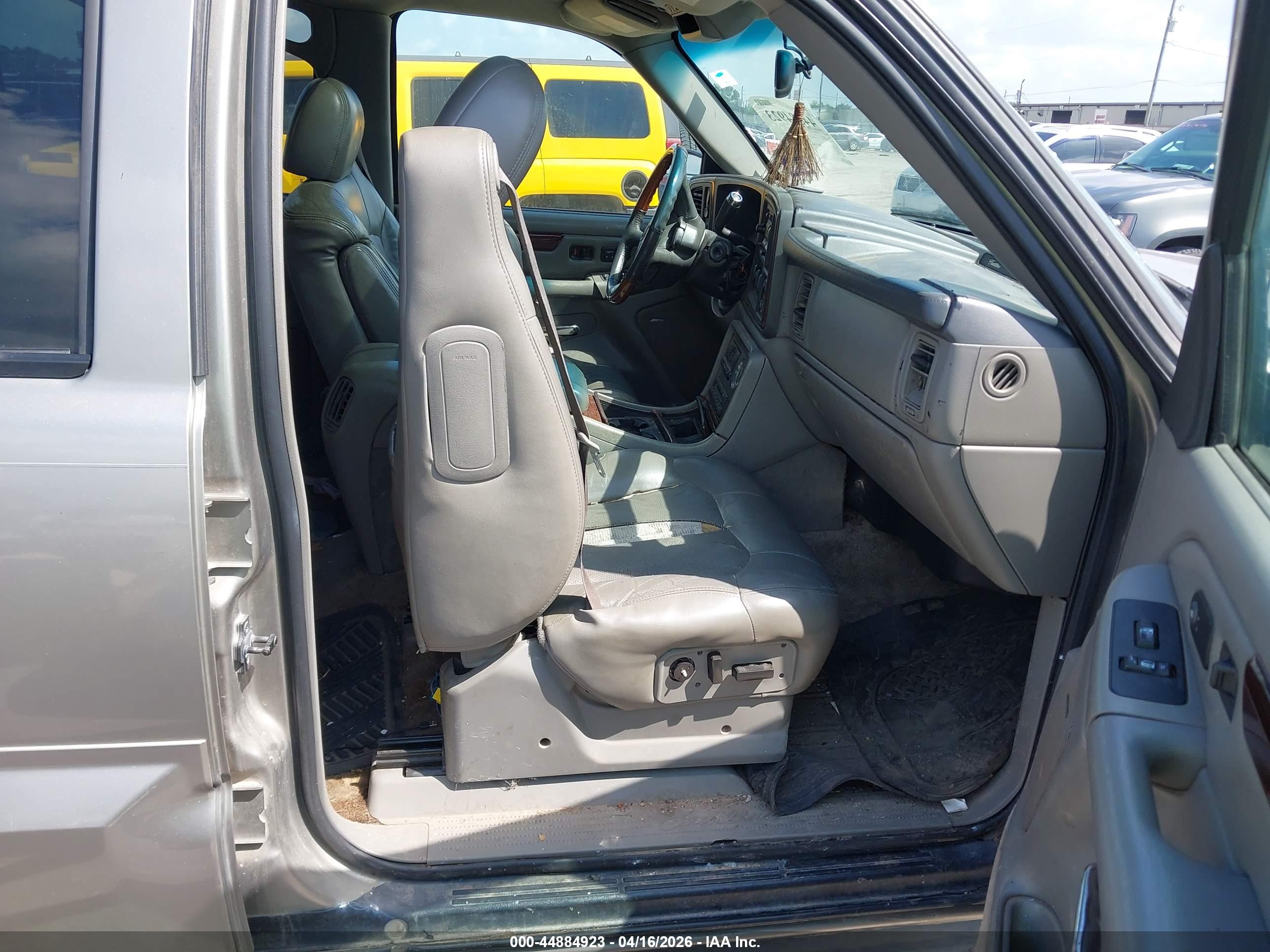 CADILLAC ESCALADE image 5