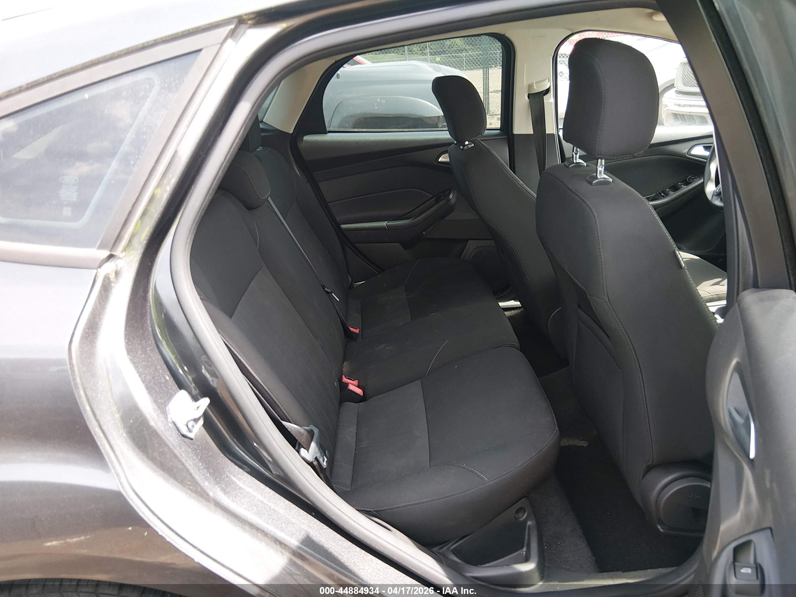 FORD FOCUS image 8
