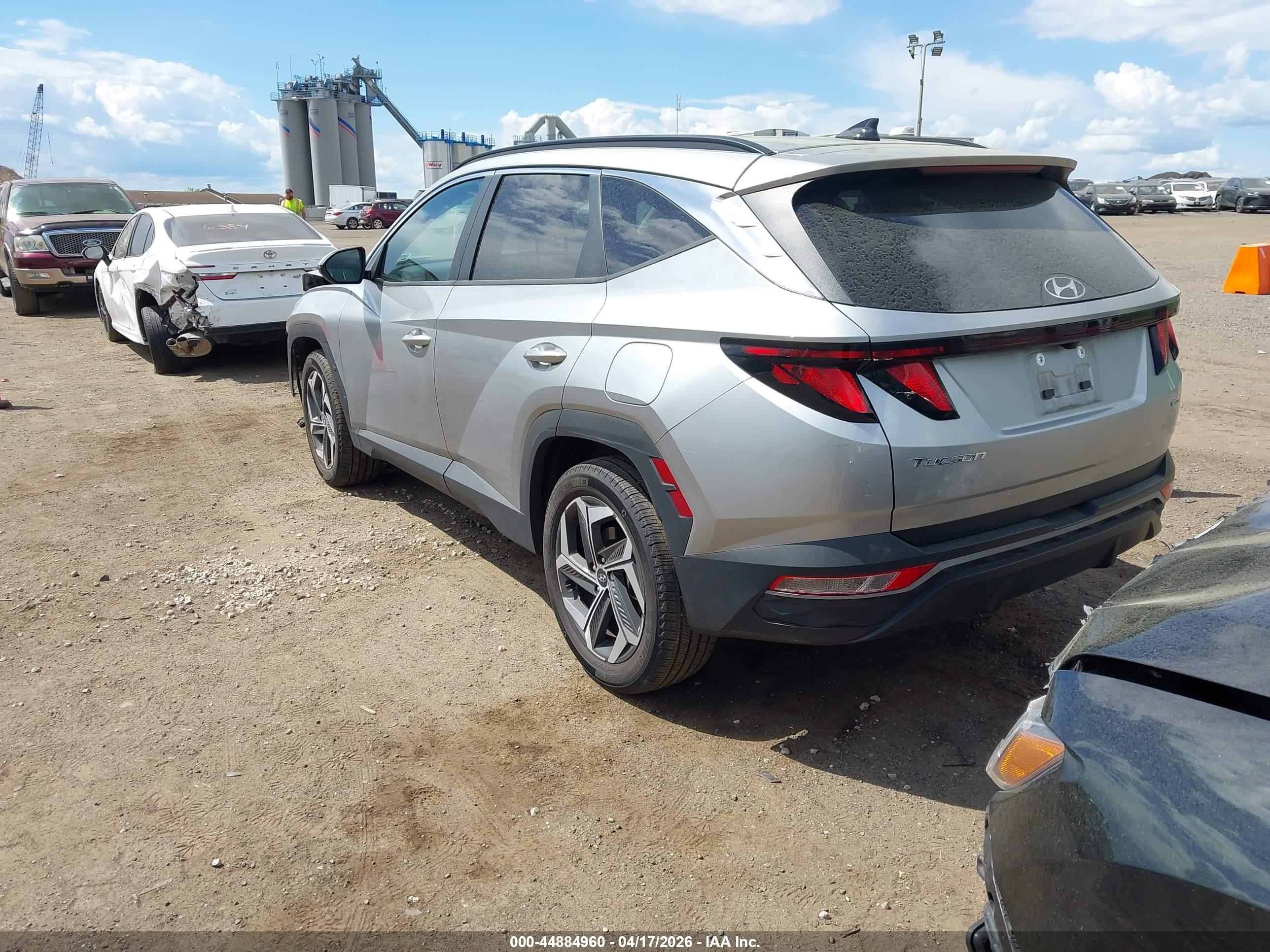 HYUNDAI TUCSON image 3