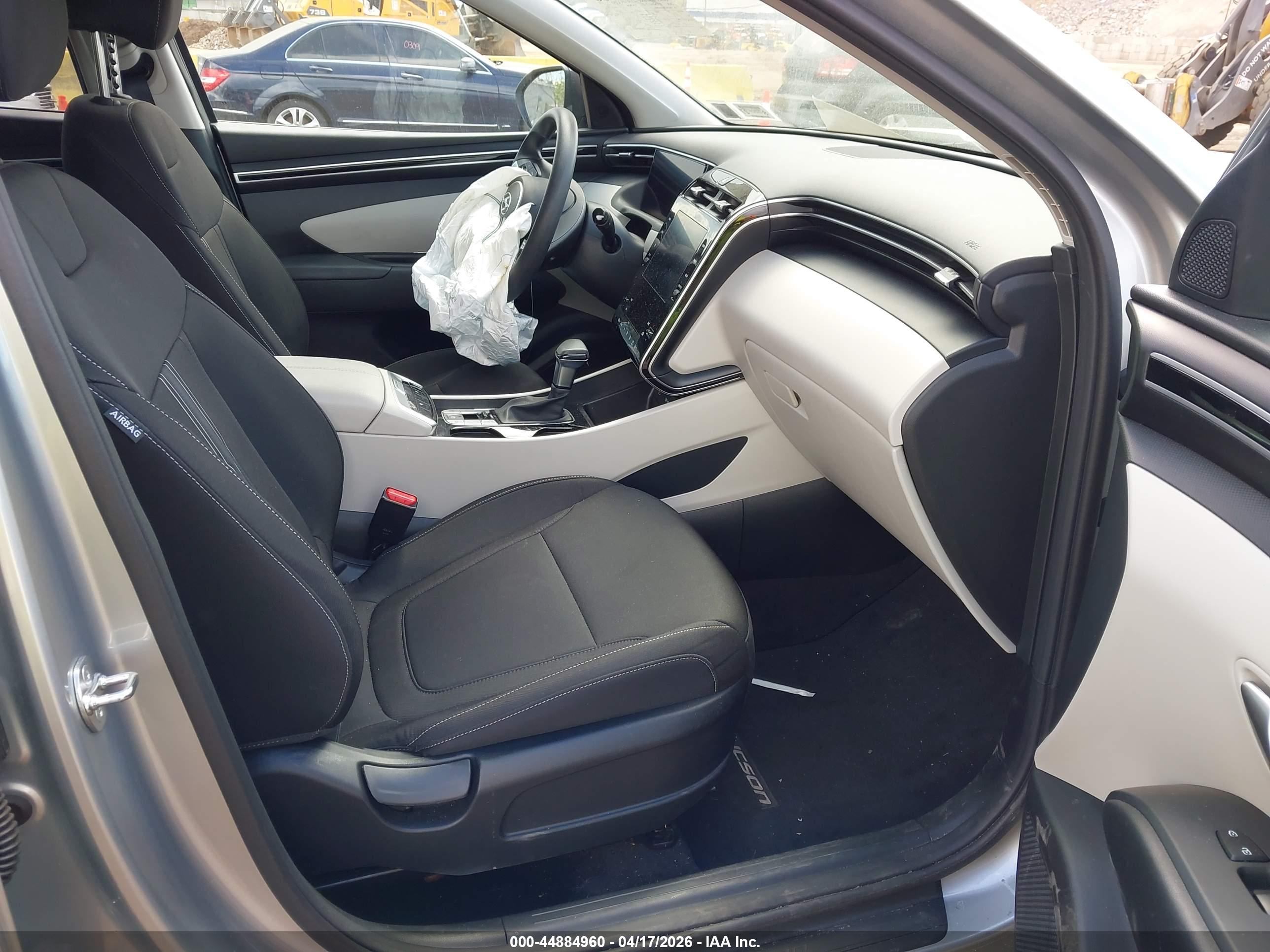 HYUNDAI TUCSON image 5