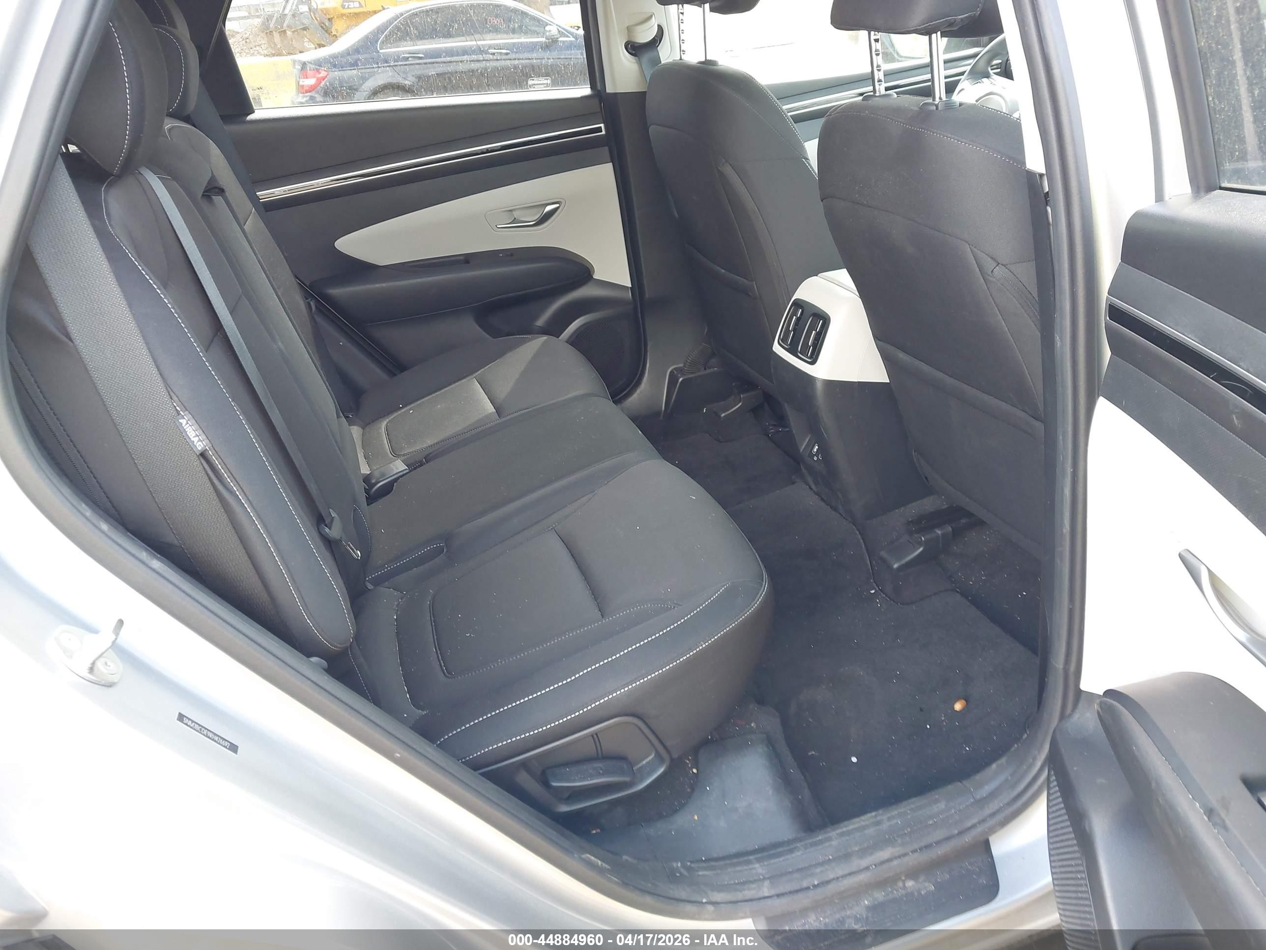 HYUNDAI TUCSON image 8