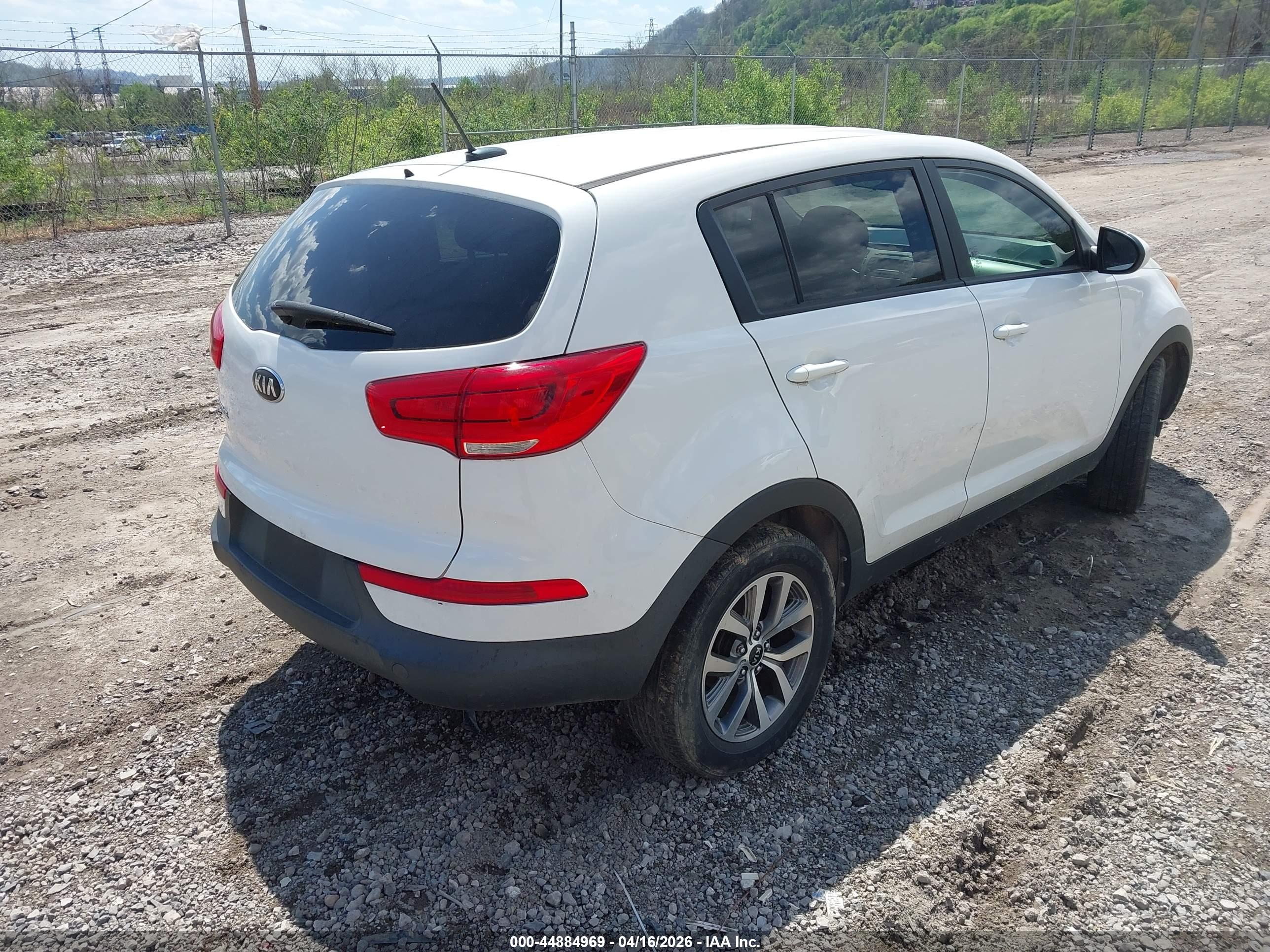 KIA SPORTAGE image 4
