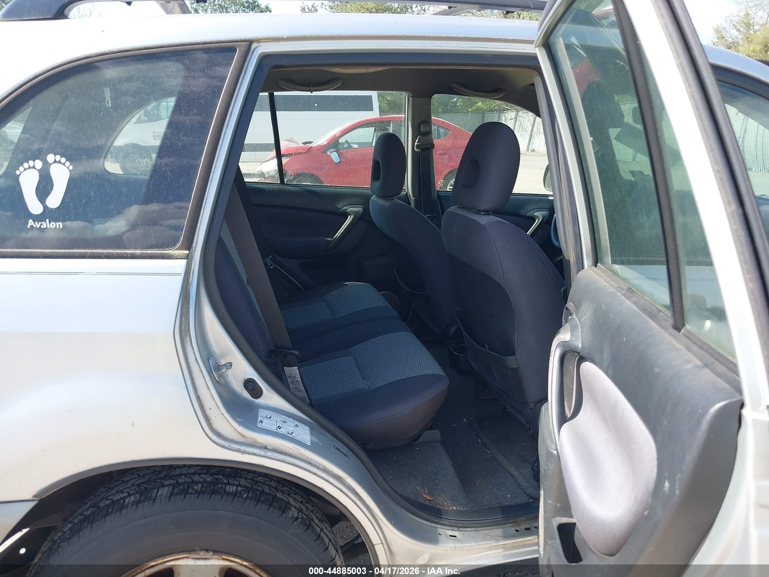 TOYOTA RAV4 image 8