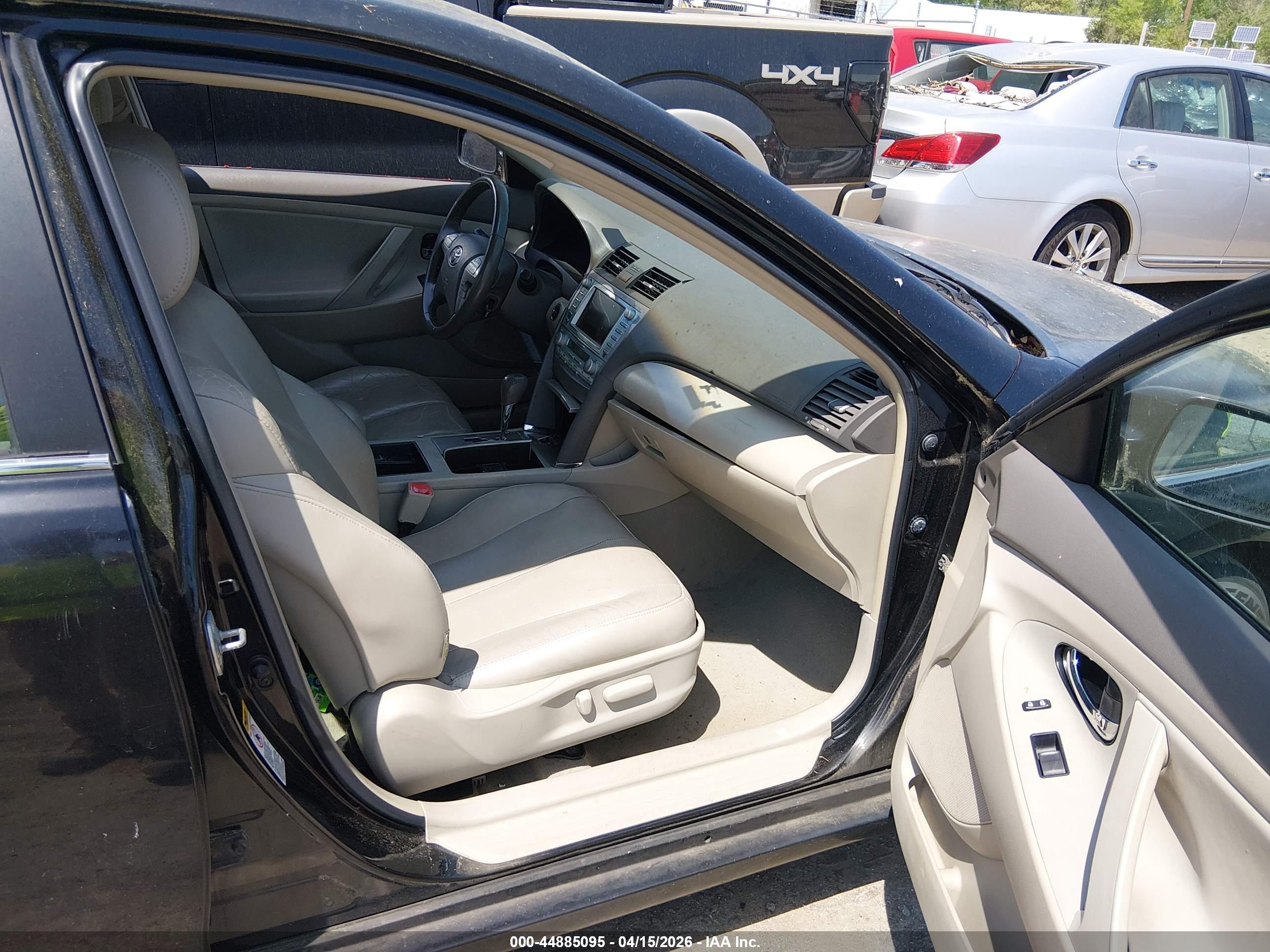 TOYOTA CAMRY image 5