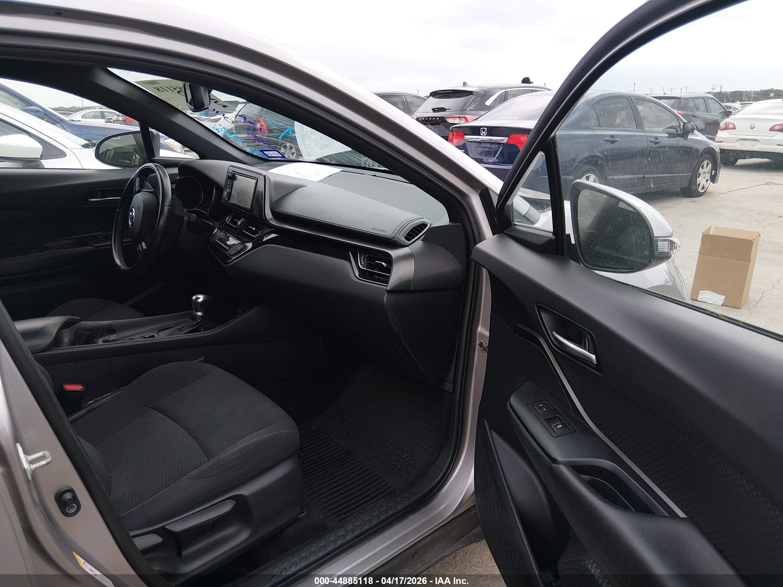 TOYOTA C-HR image 5