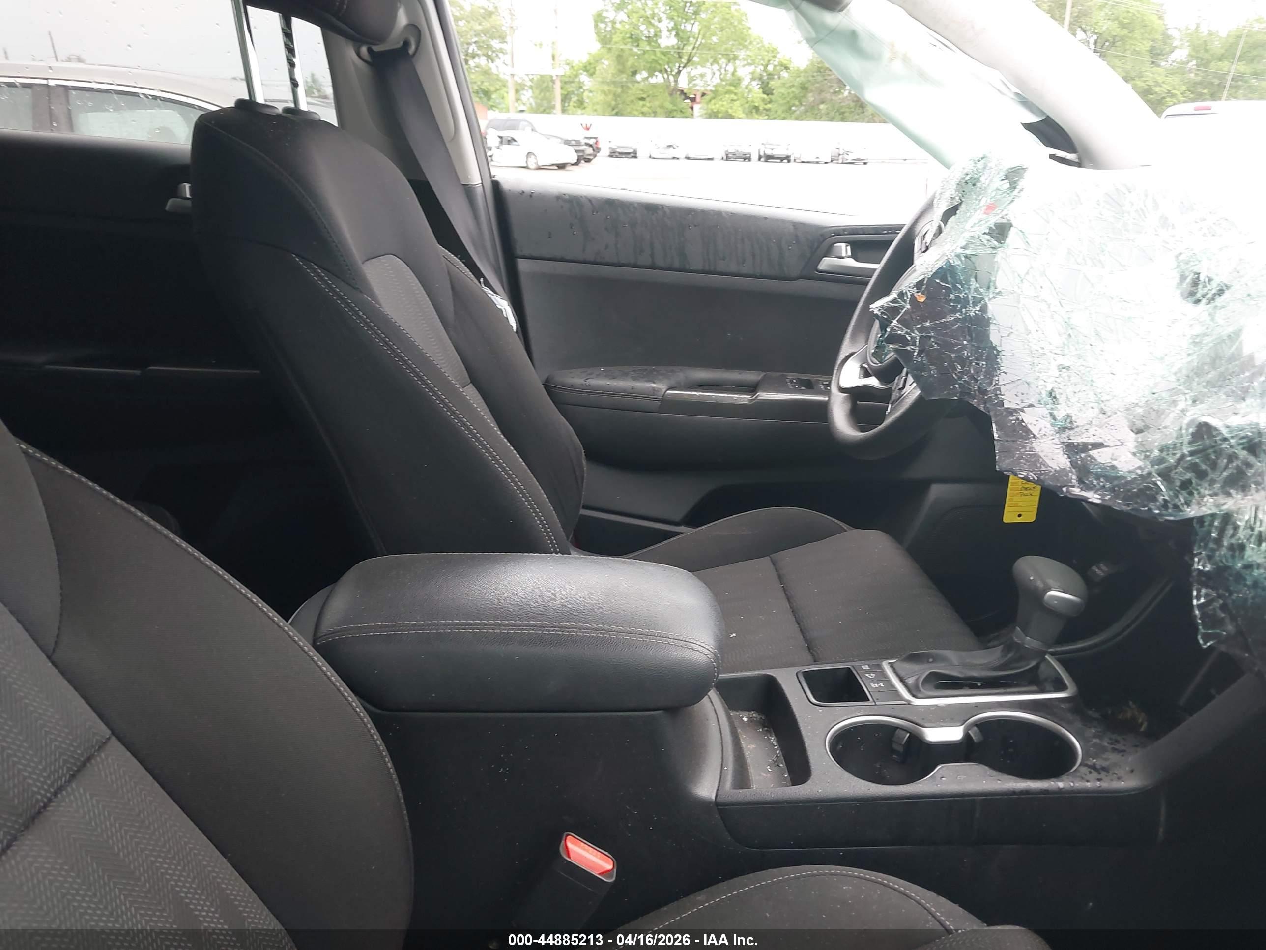 KIA SPORTAGE image 5