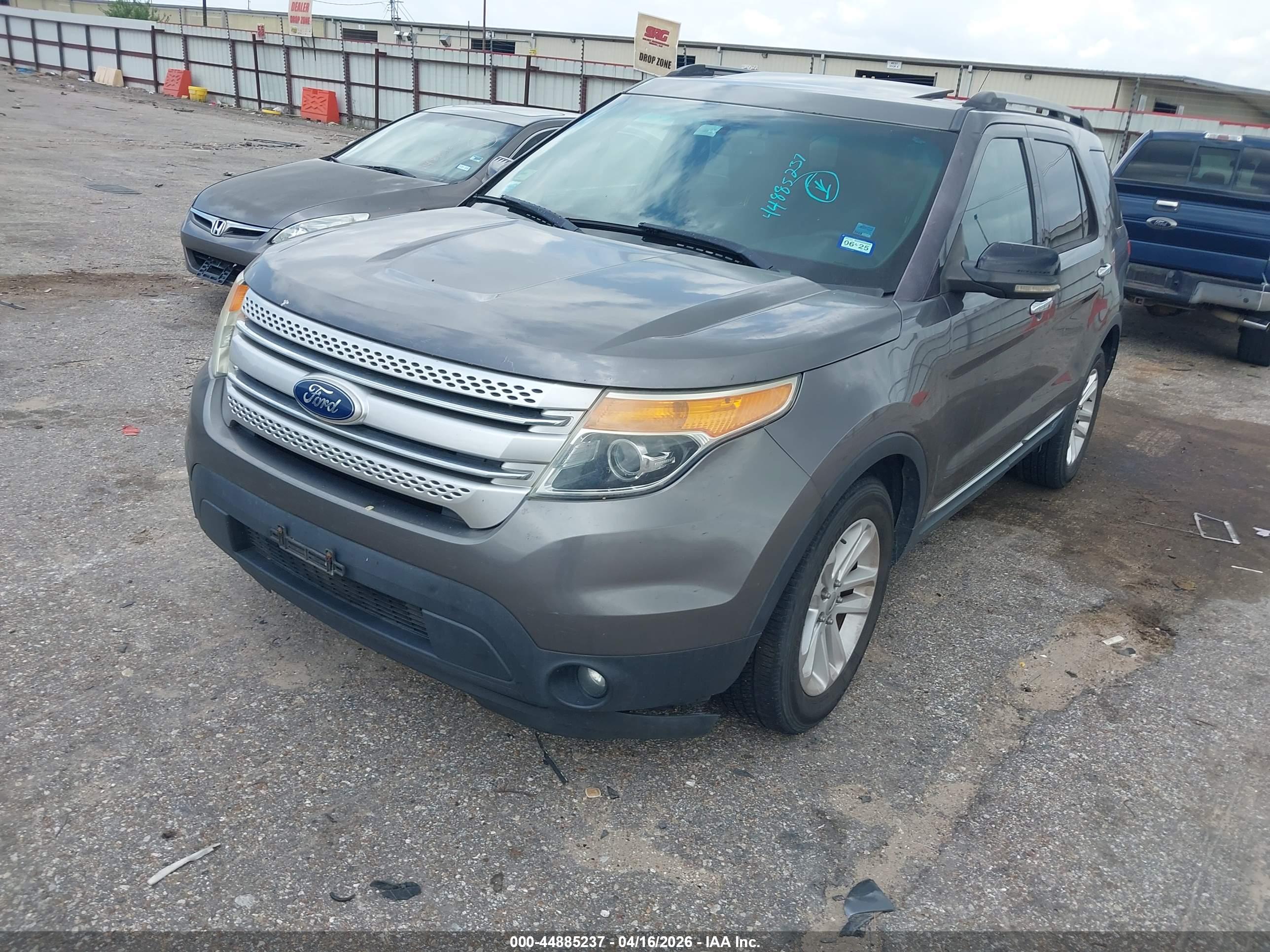 FORD EXPLORER image 2